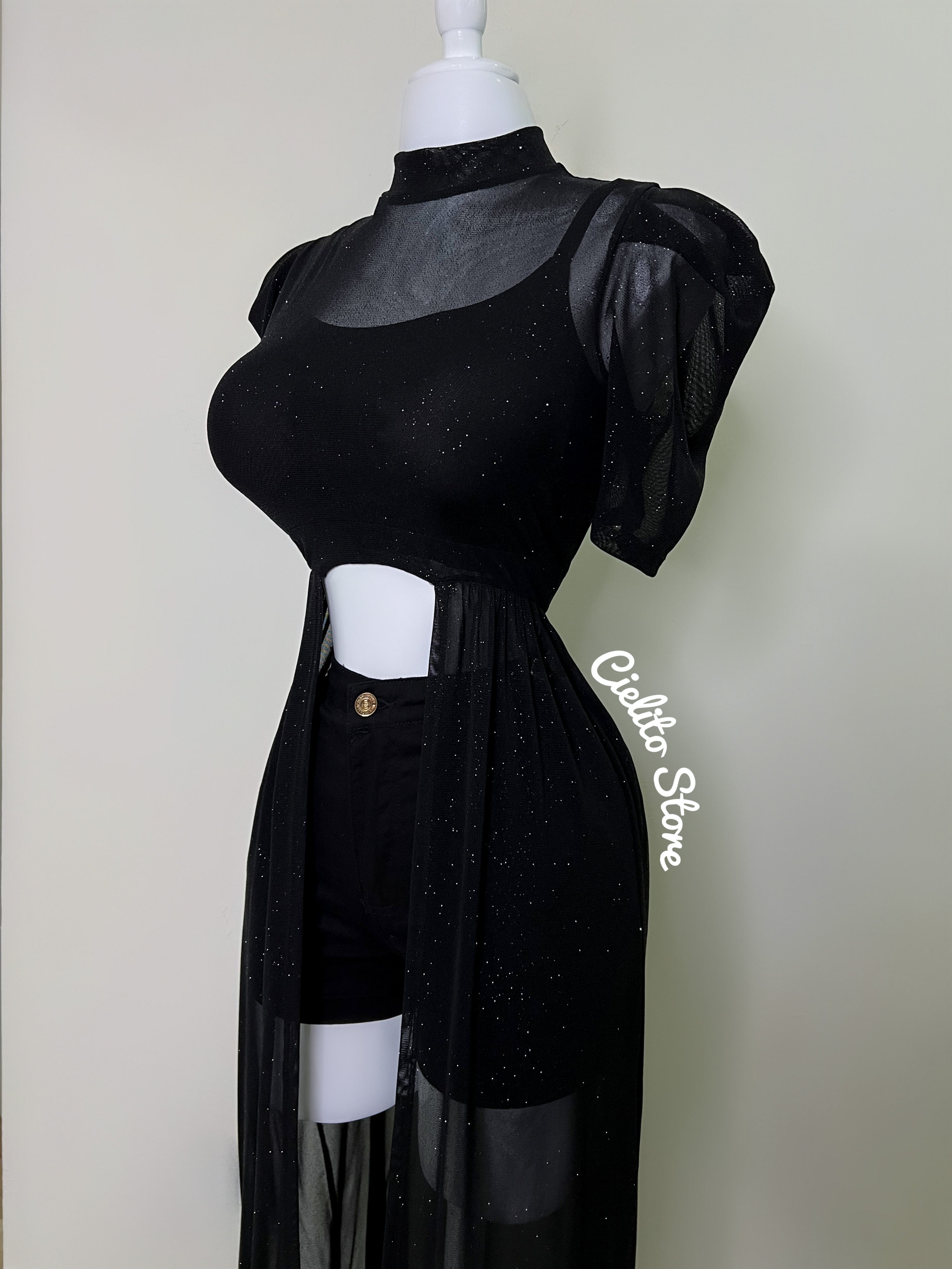 Short negro con cinturón de Cadena