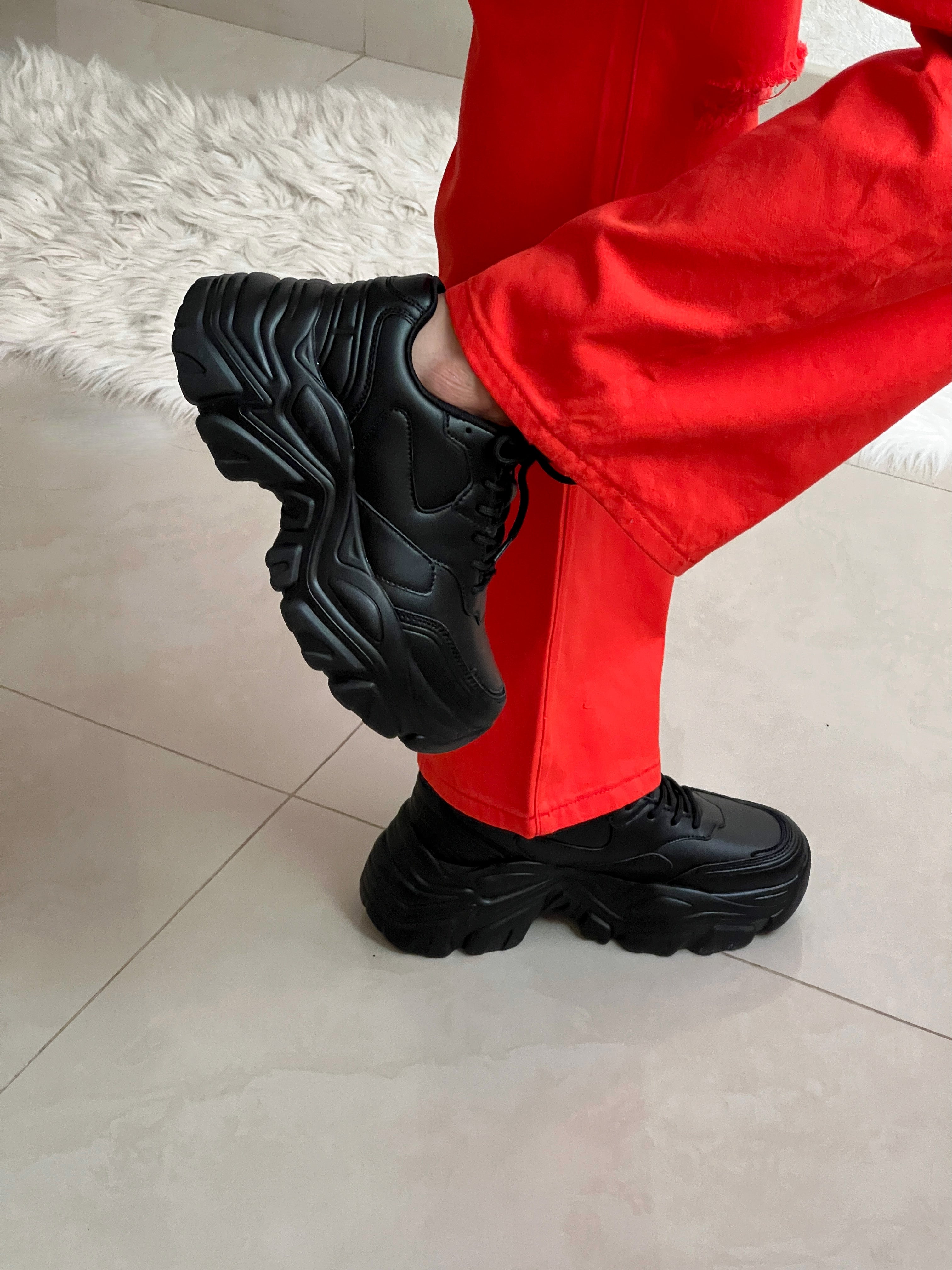 TENIS NEGROS PLATAFORMA