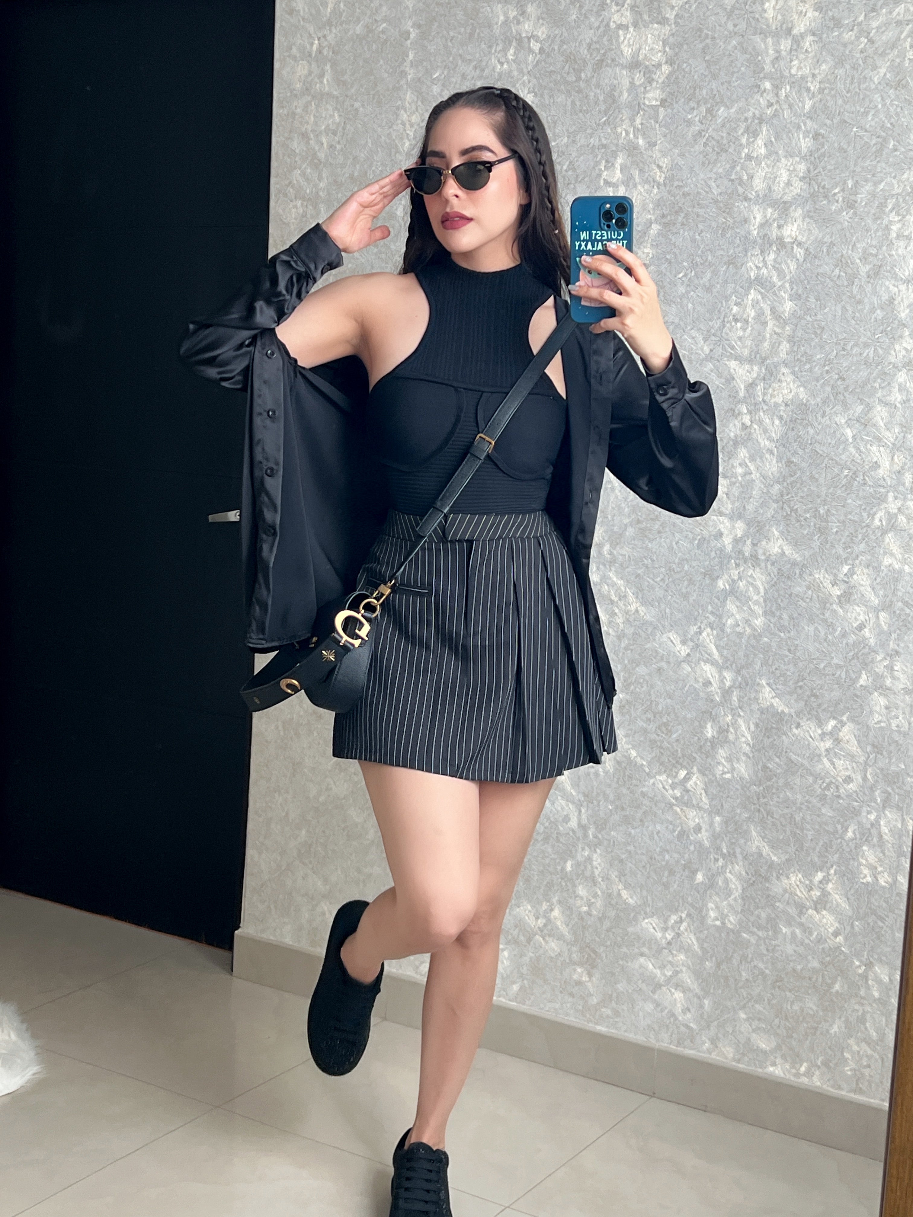 BLUSA NEGRA SIN MANGAS