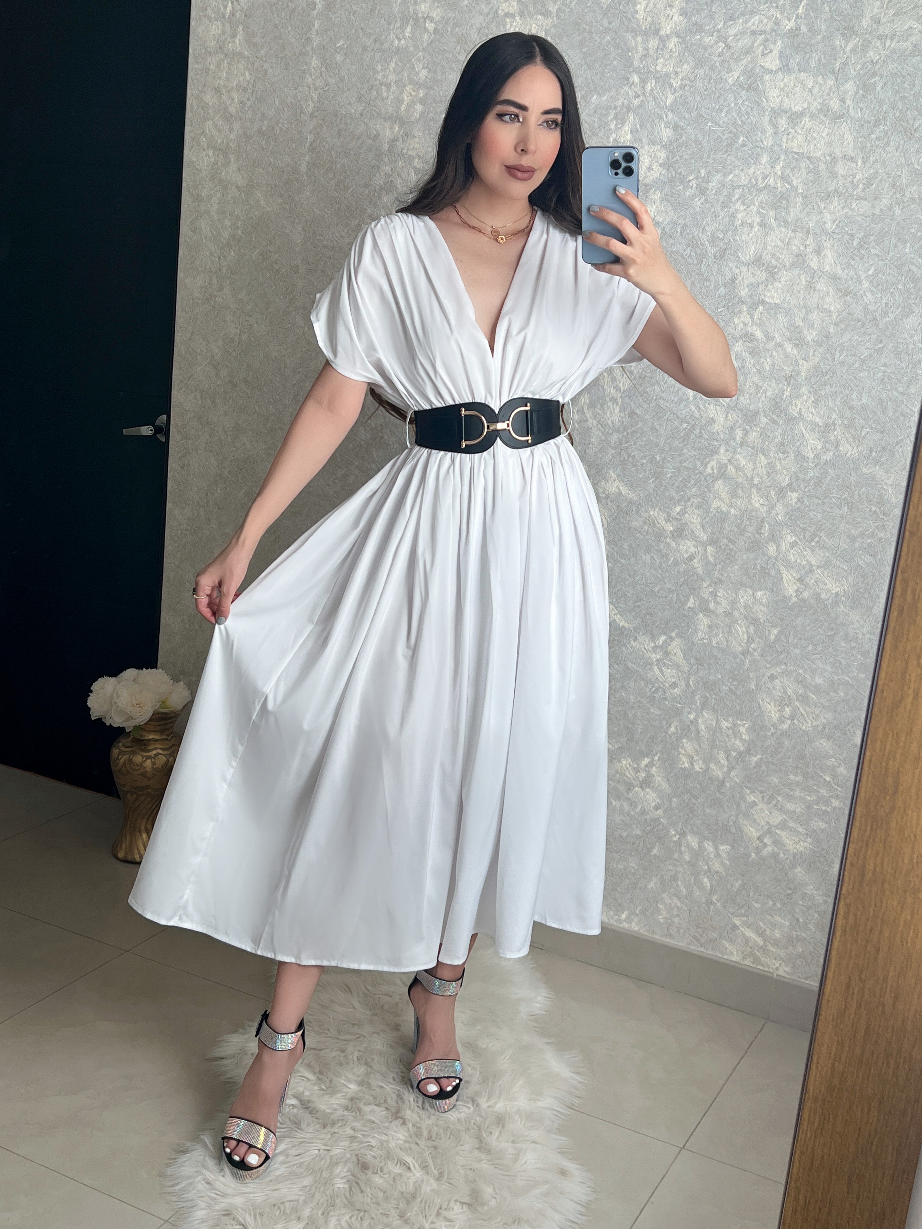 VESTIDO BLANCO CON CINTURÓN