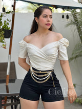 Short negro con cinturón de Cadena