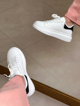 TENIS BLANCOS CON NEGRO