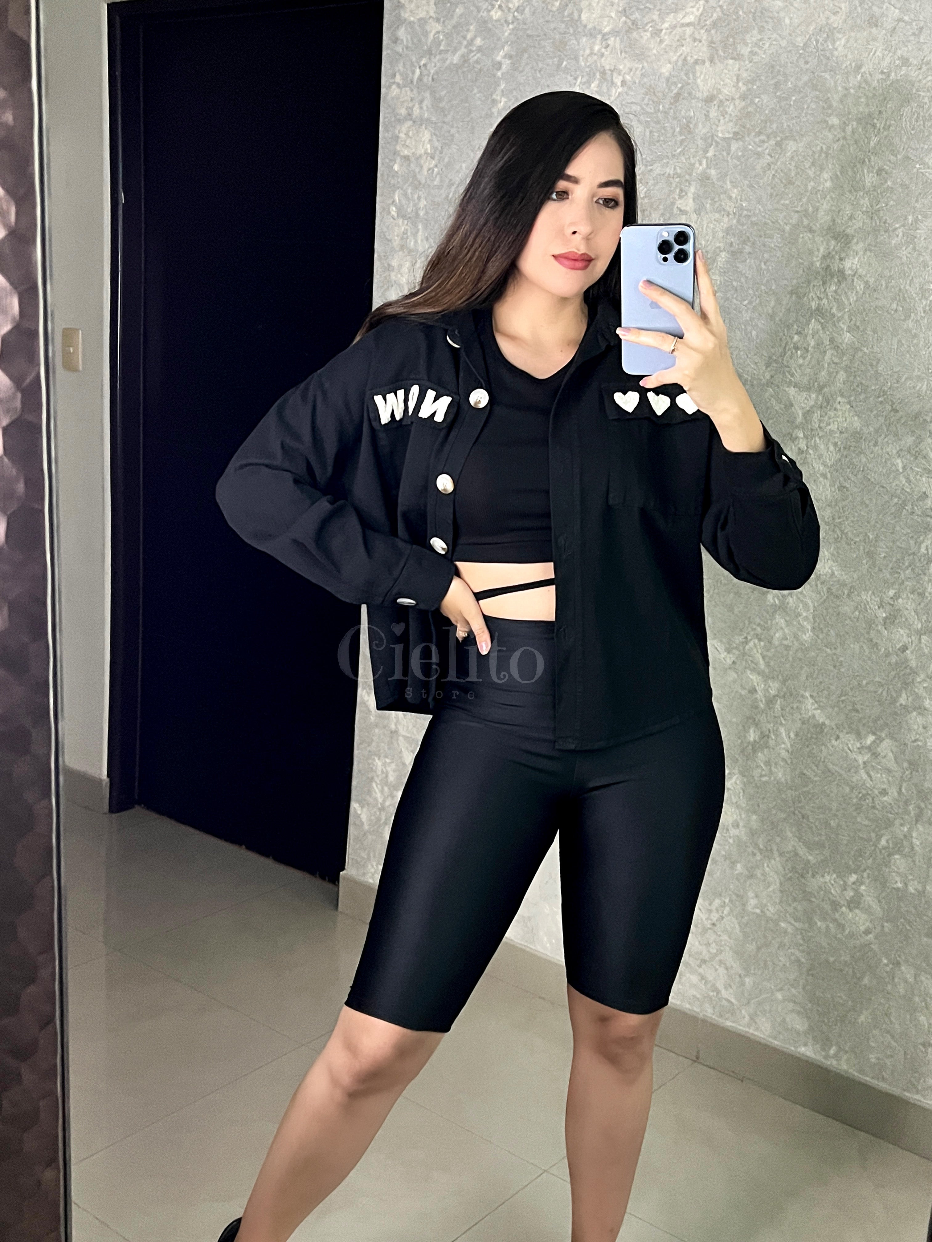 CAMISA NEGRA CON PELUCHITO