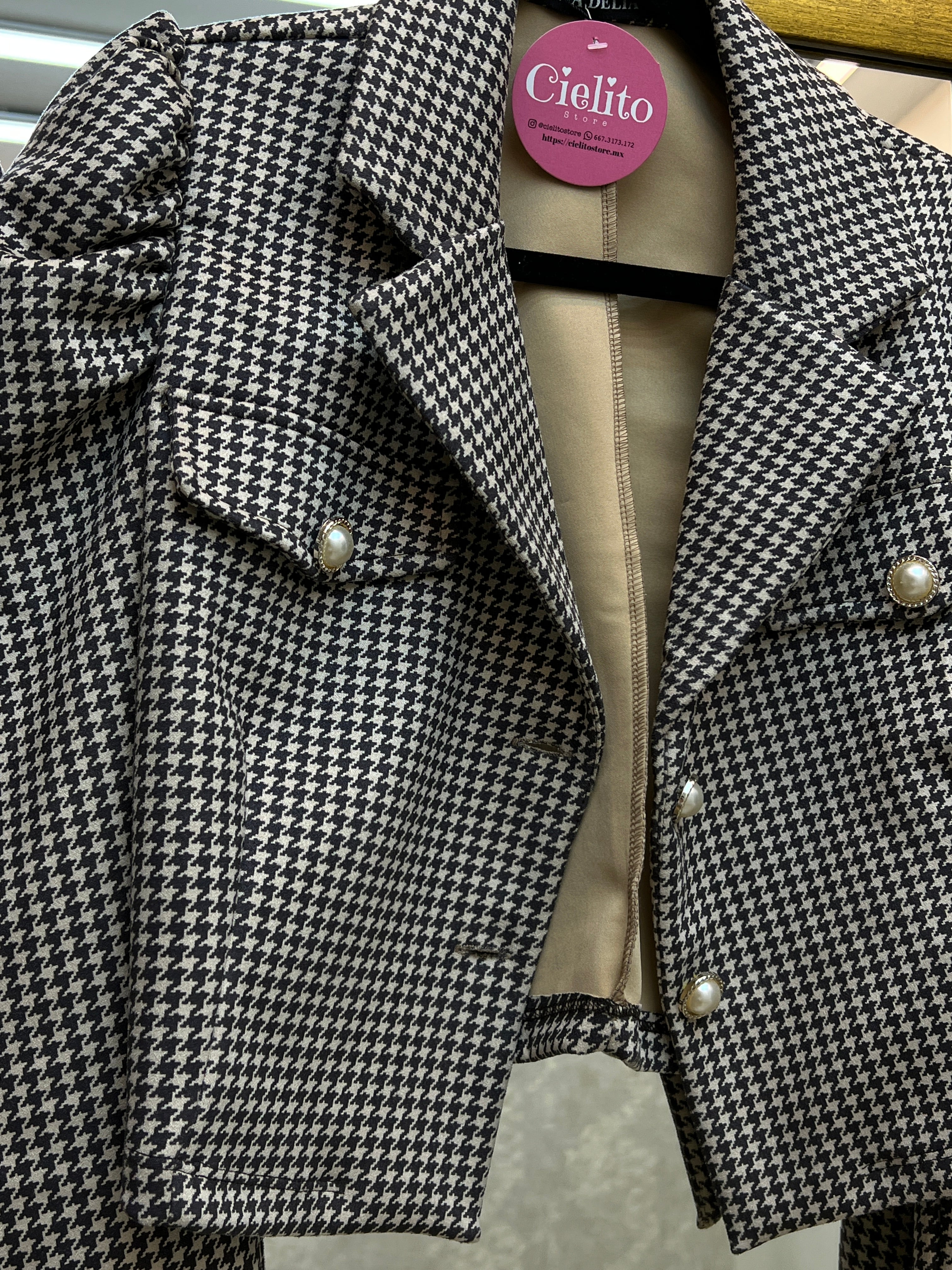 BLAZER NEGRO CON CAFÉ