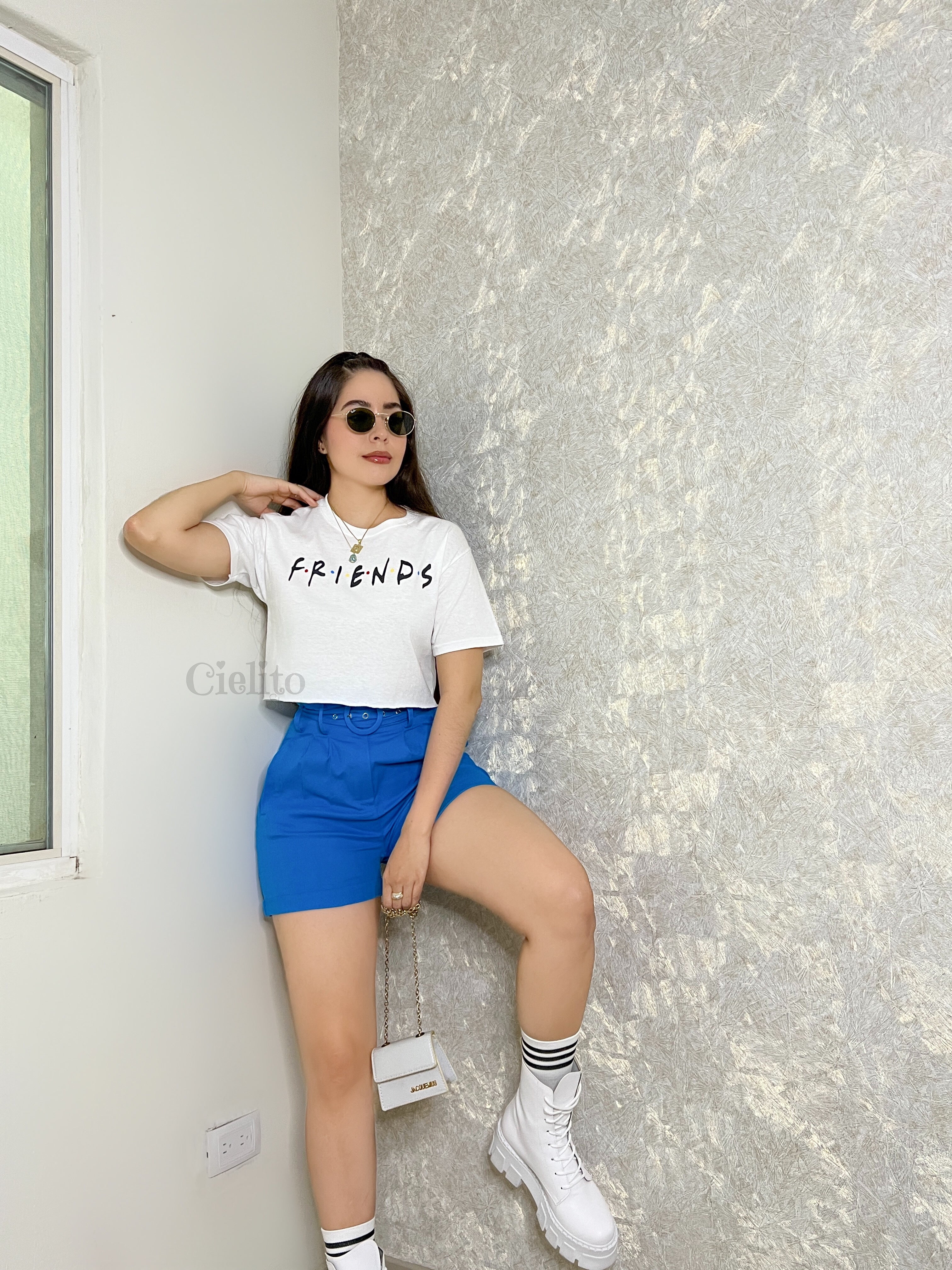 SHORT AZUL CON CINTURÓN