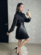 Blusa negra satinada