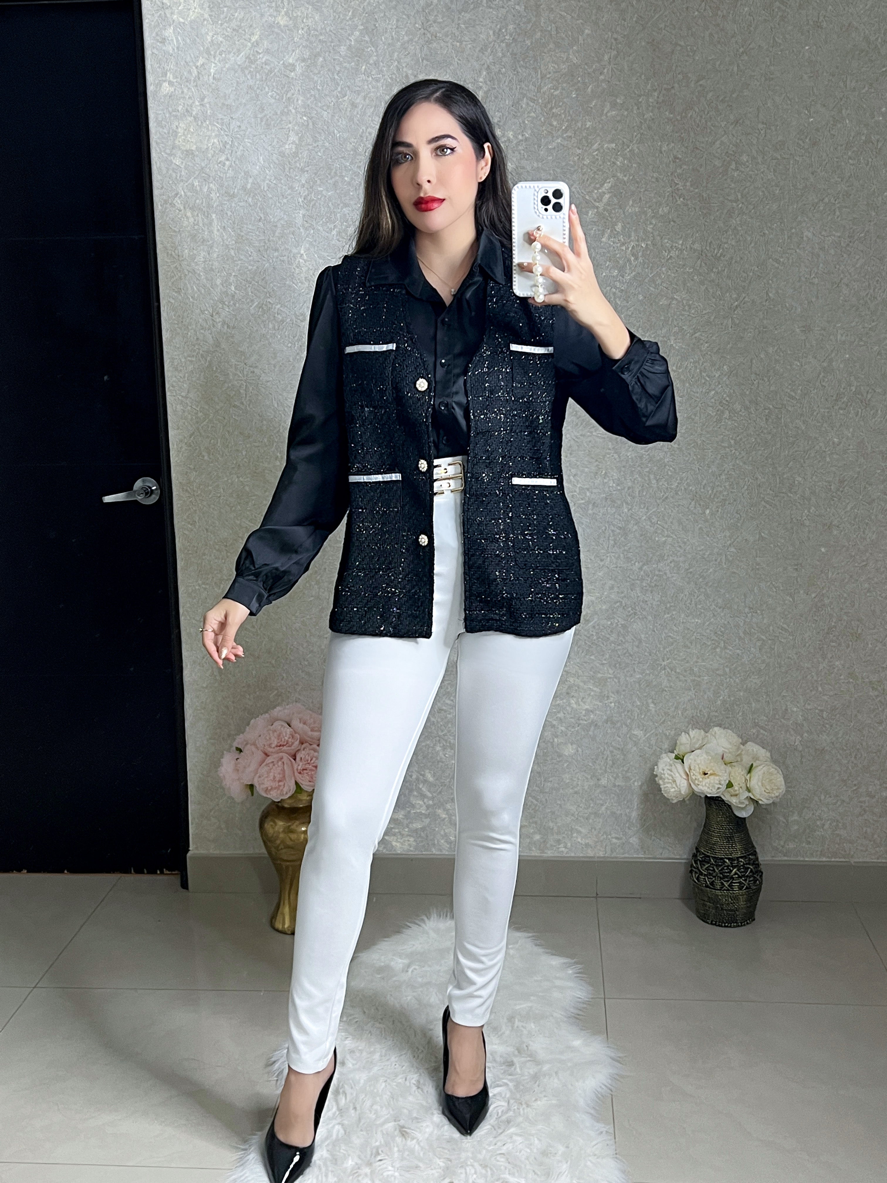 CHALECO NEGRO CON MOÑOS