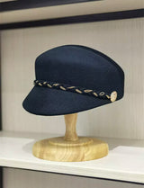 SOMBRERO NEGRO CON BOTÓN