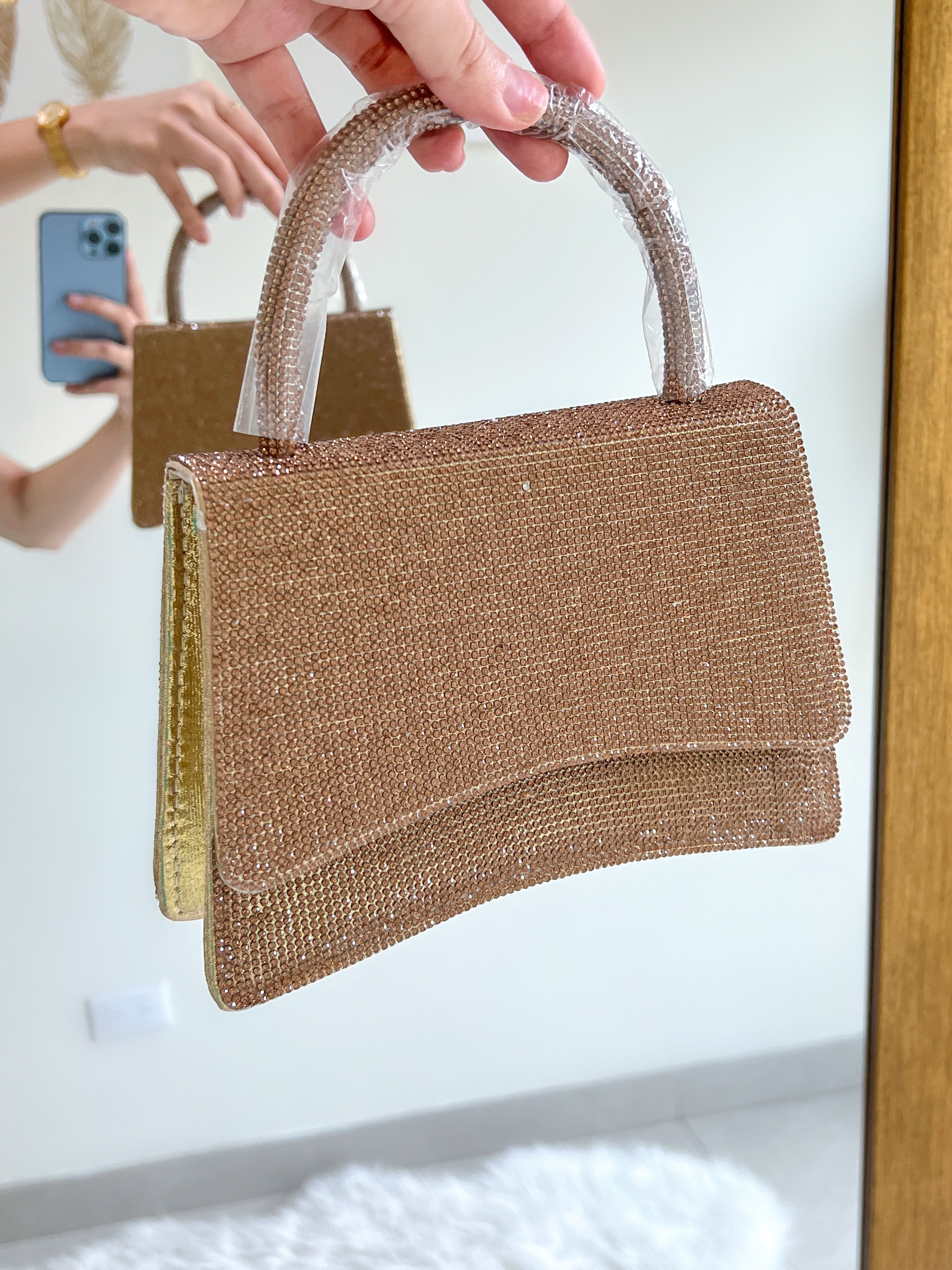 BOLSO DORADO CON PIEDRITAS