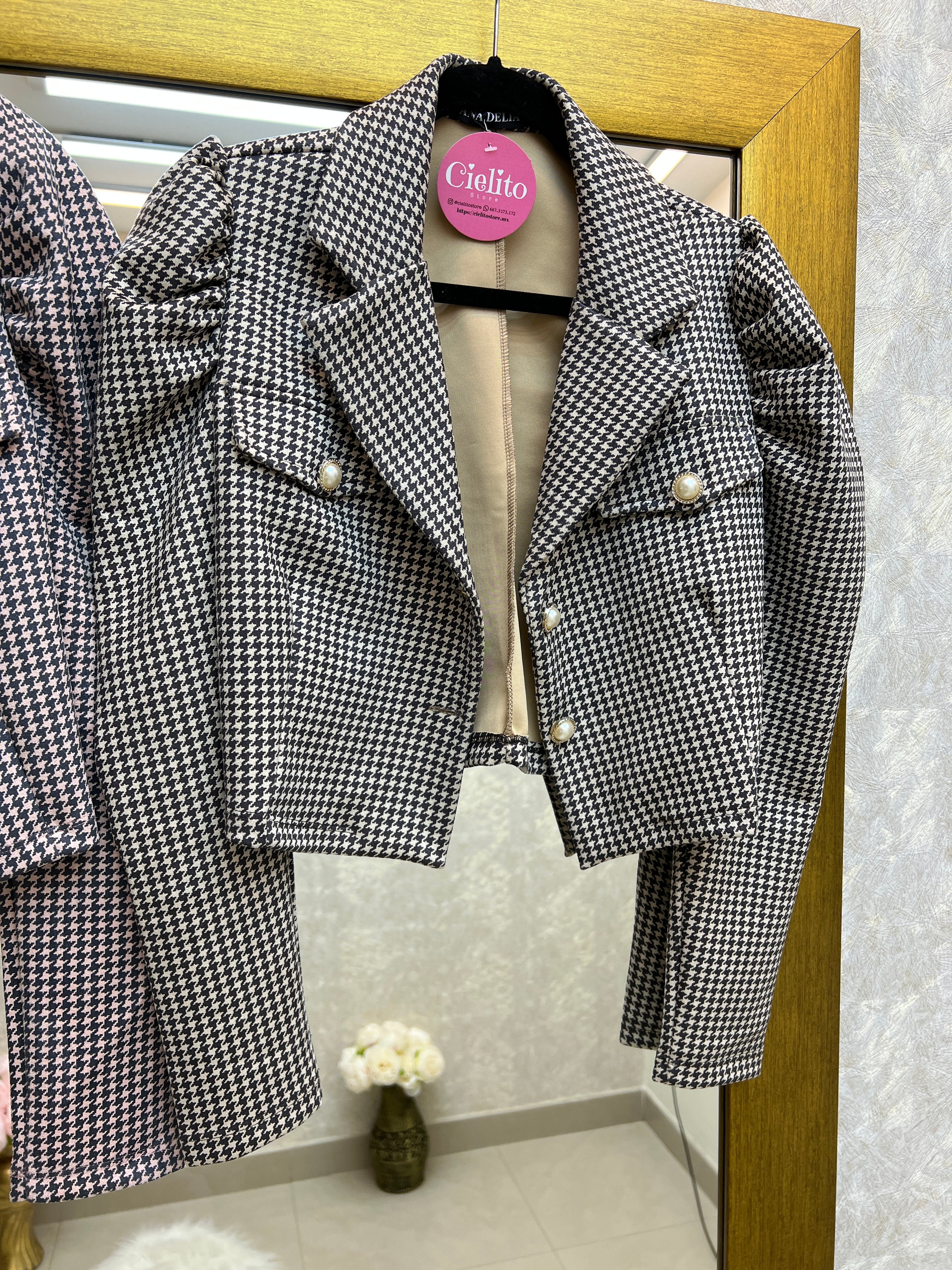 BLAZER NEGRO CON CAFÉ