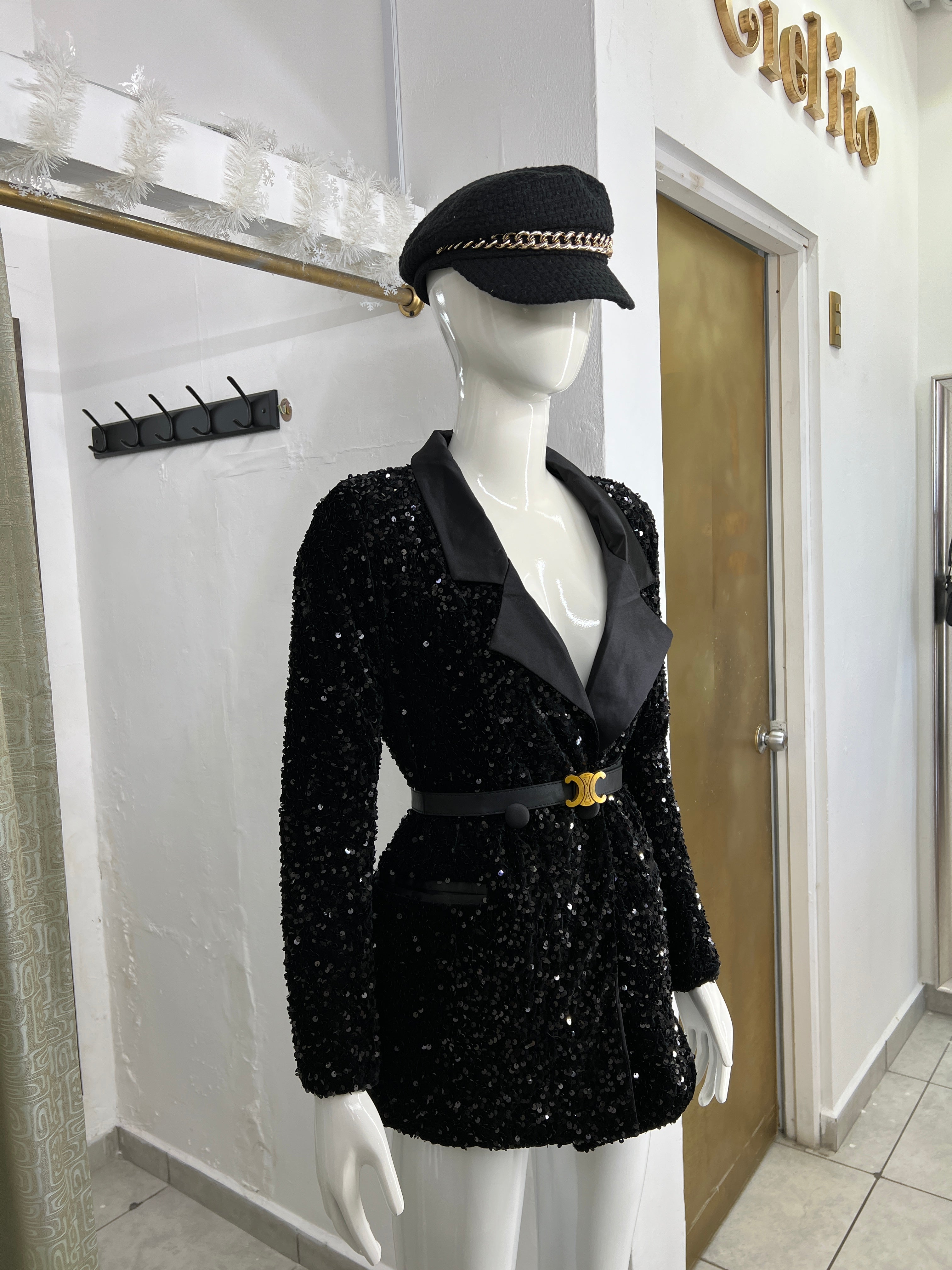 BOINA NEGRA CON CADENA