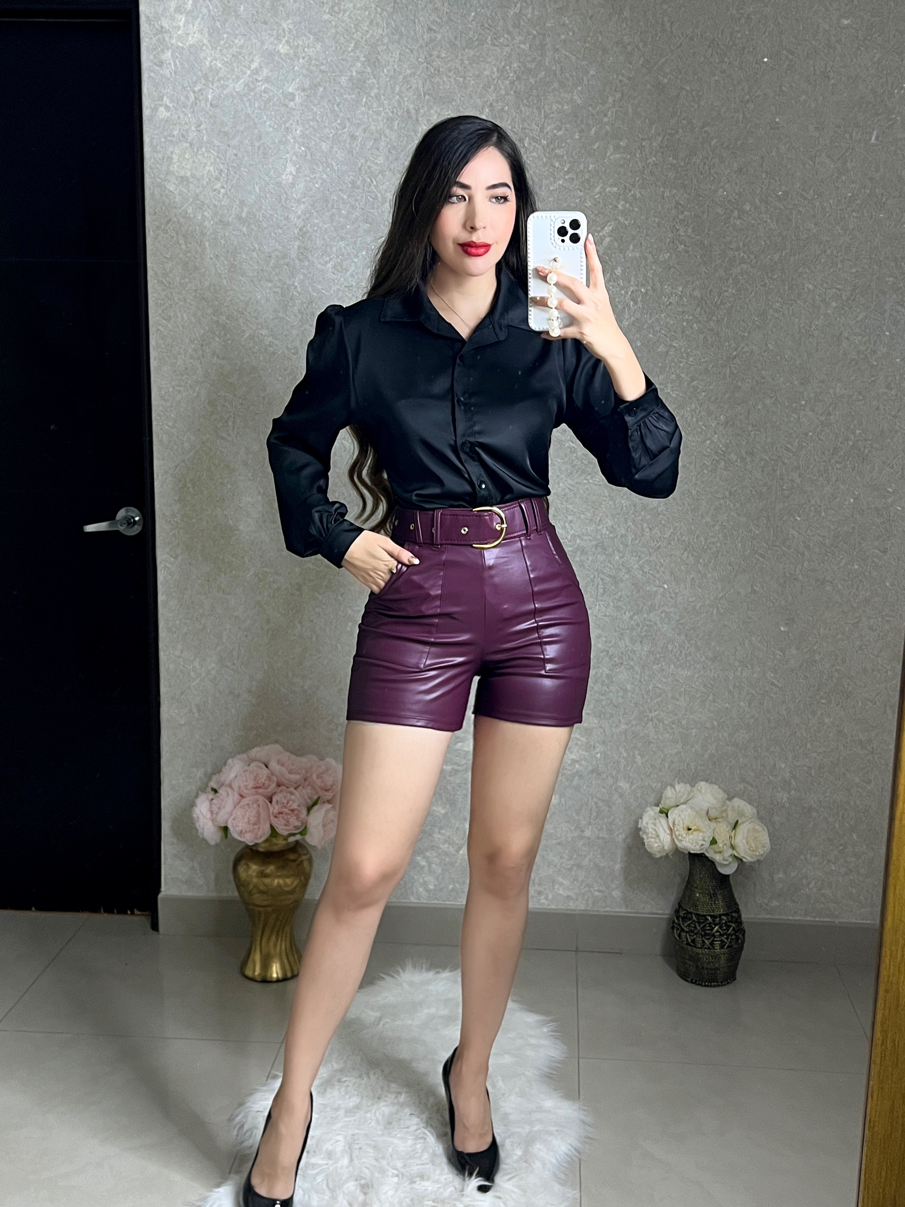Short vinipiel MORADO con cinturón