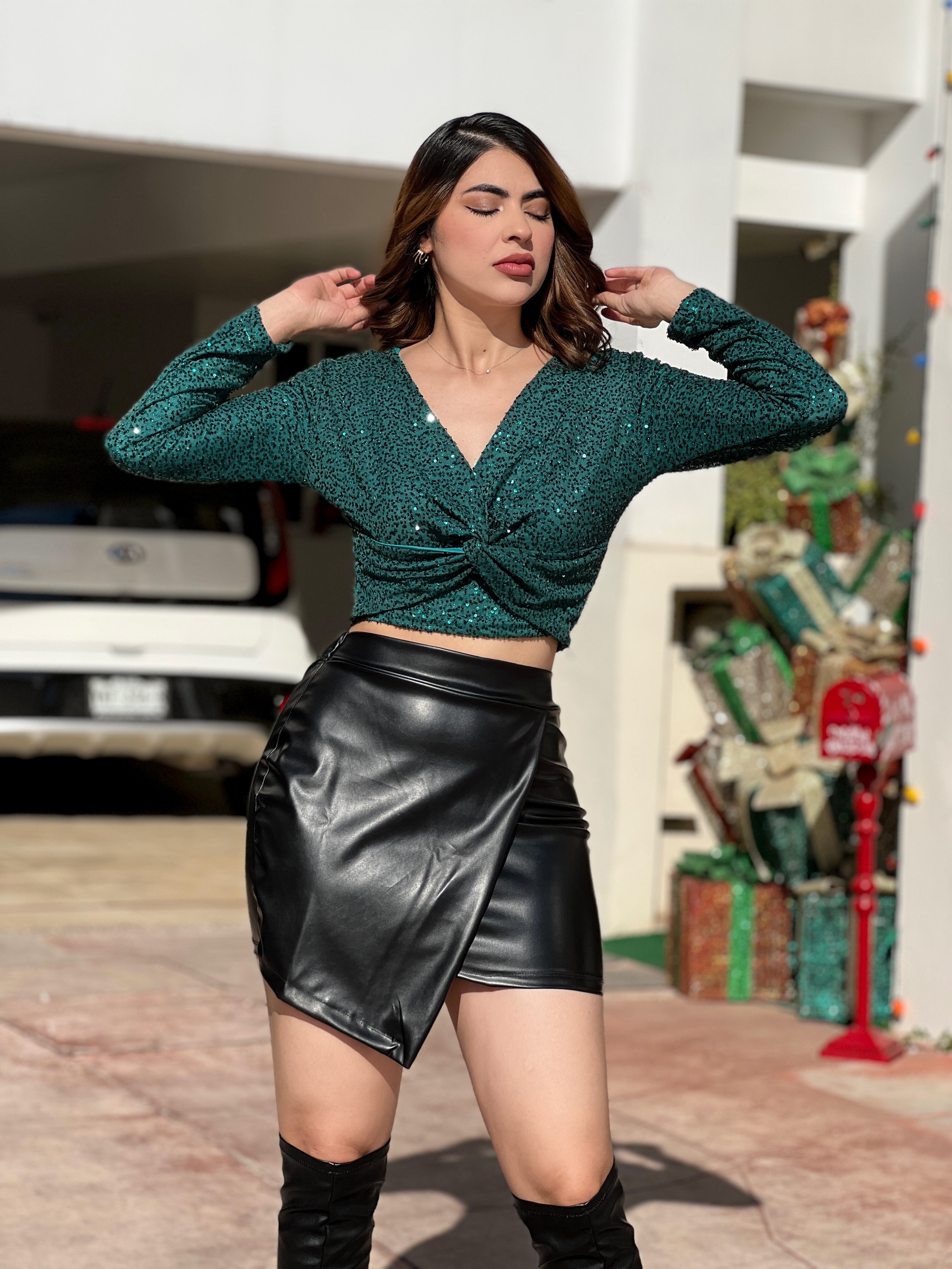 BLUSA VERDE MANGA LARGA CON LENTEJUELAS