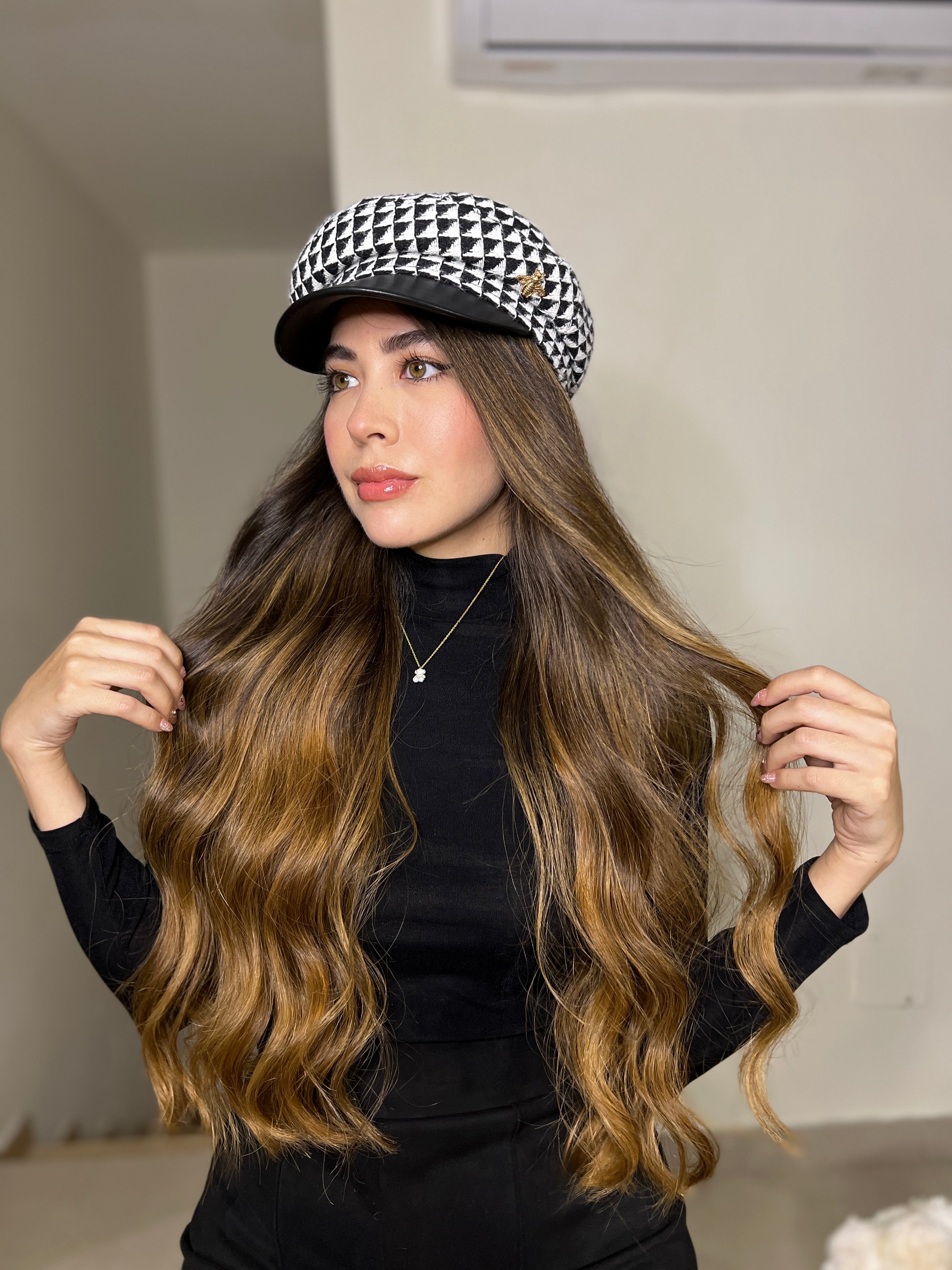 Boina black And white