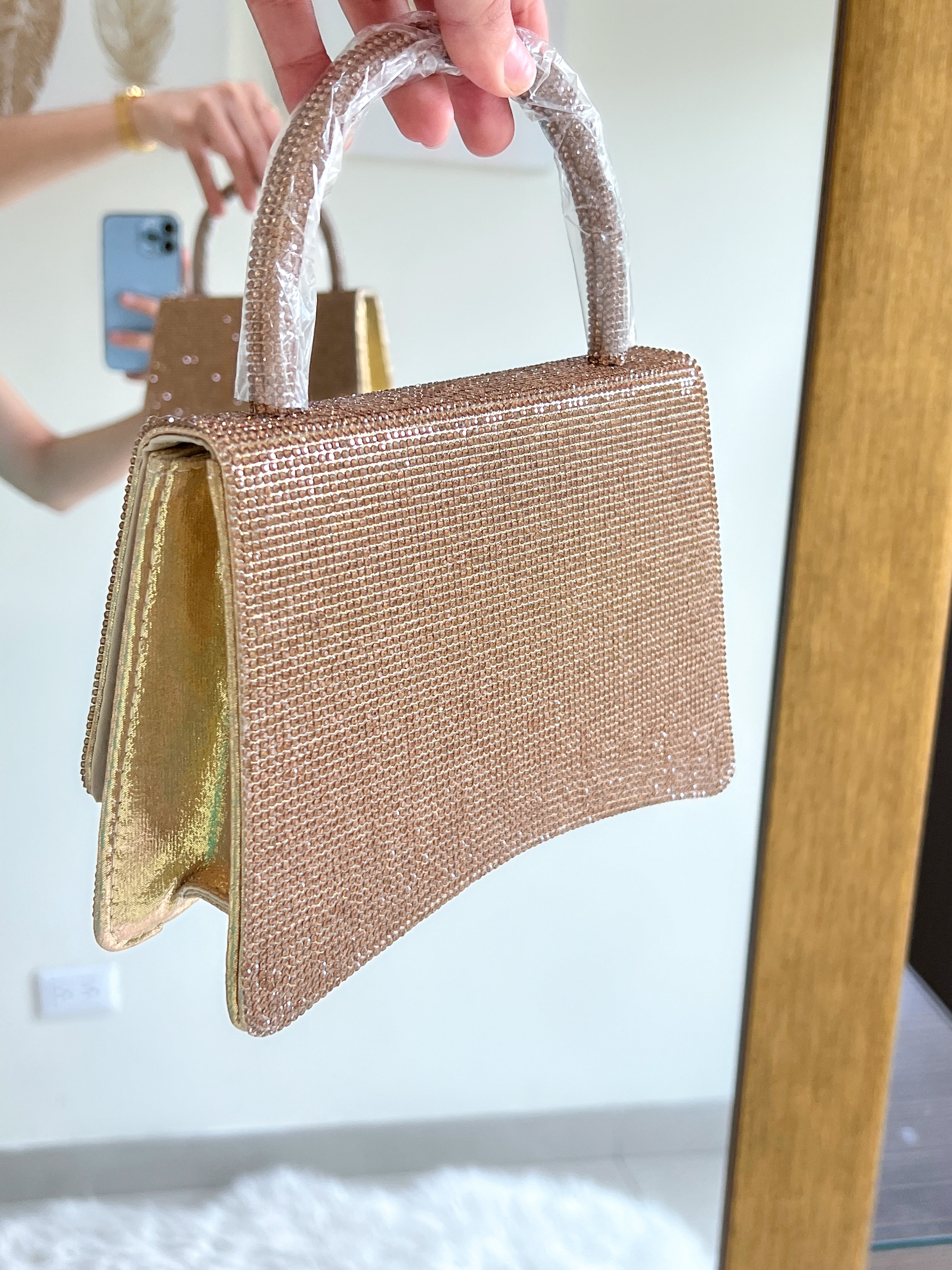 BOLSO DORADO CON PIEDRITAS