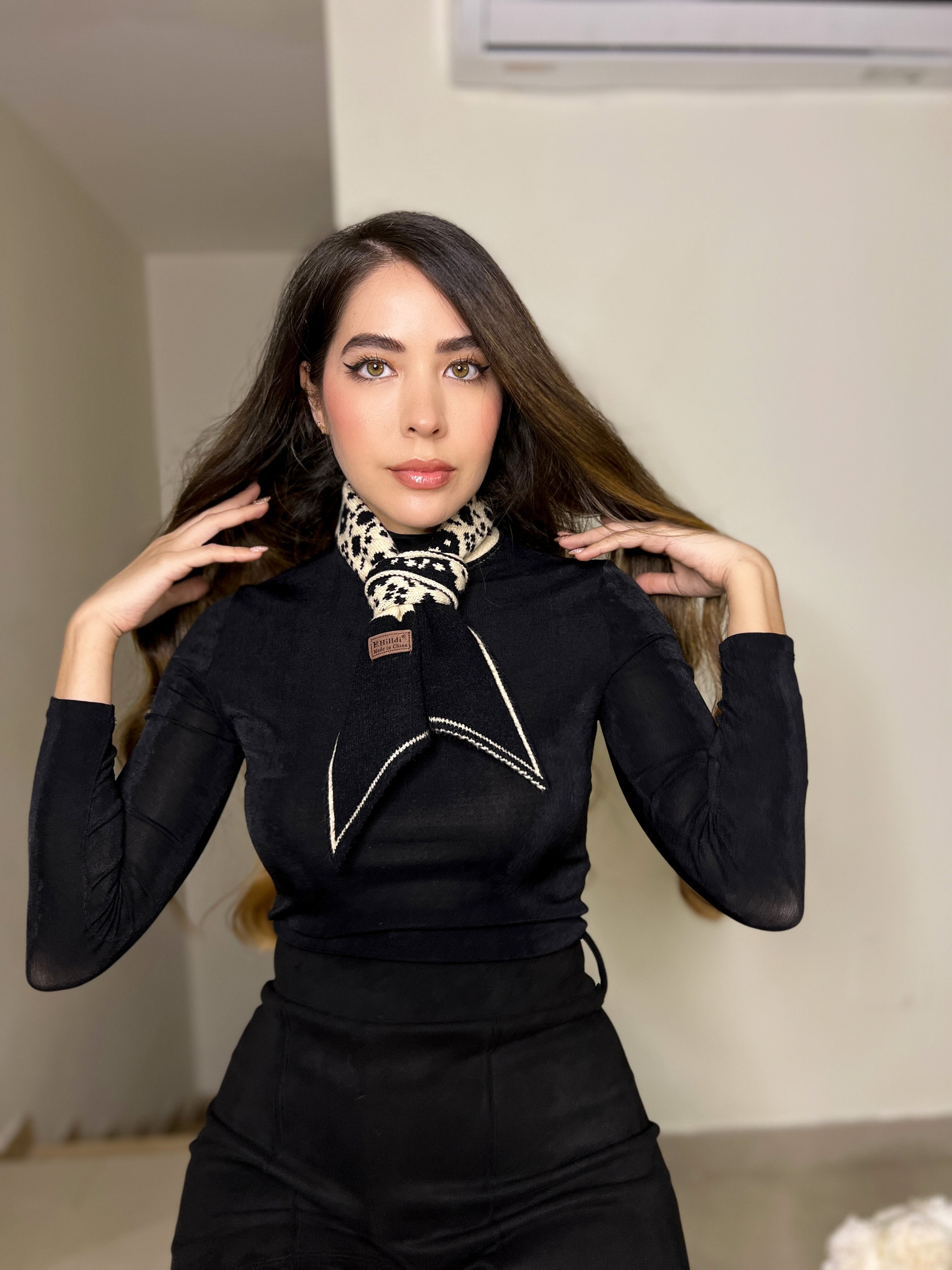 Bufanda flores negras