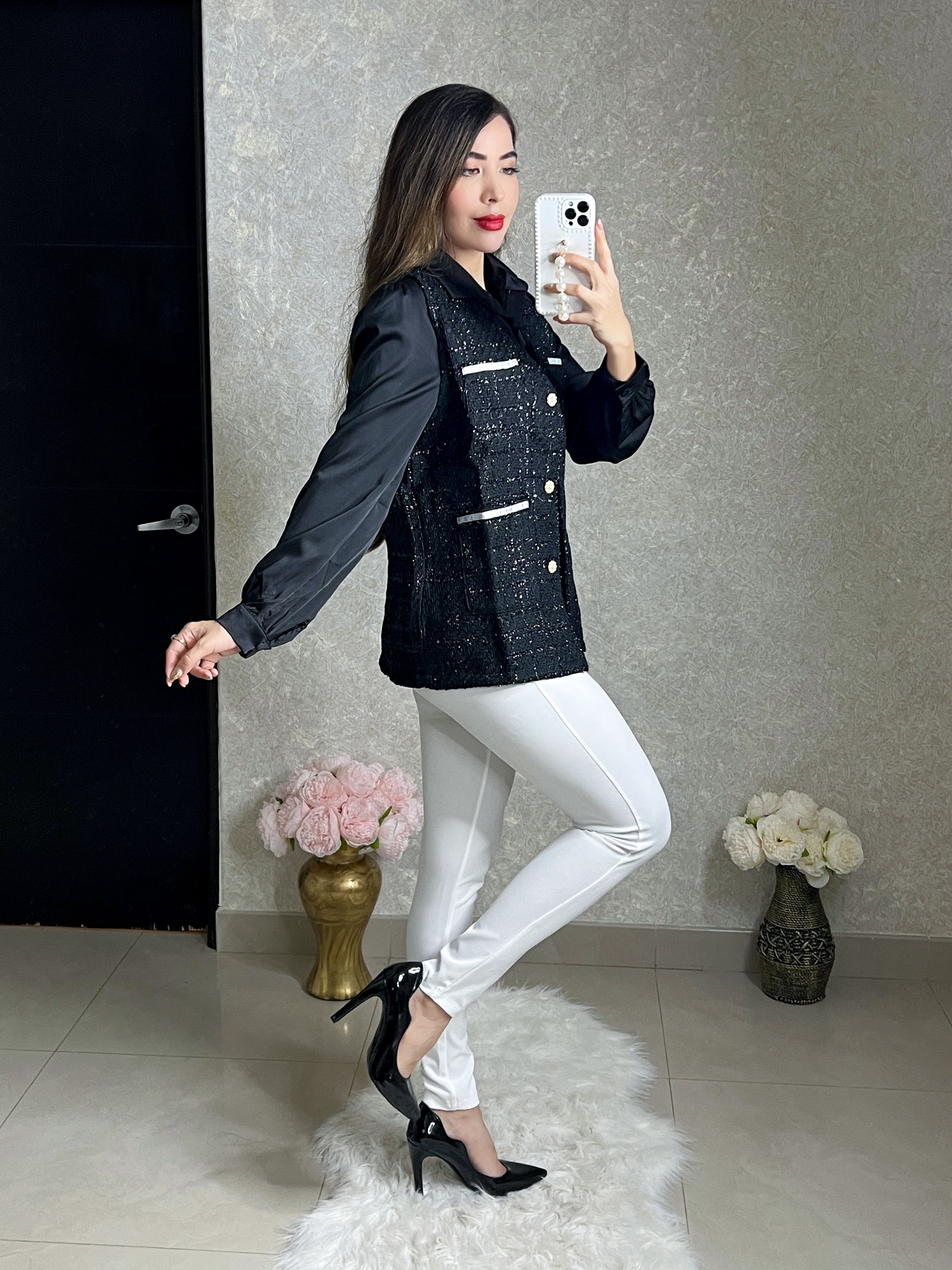 CHALECO NEGRO CON MOÑOS