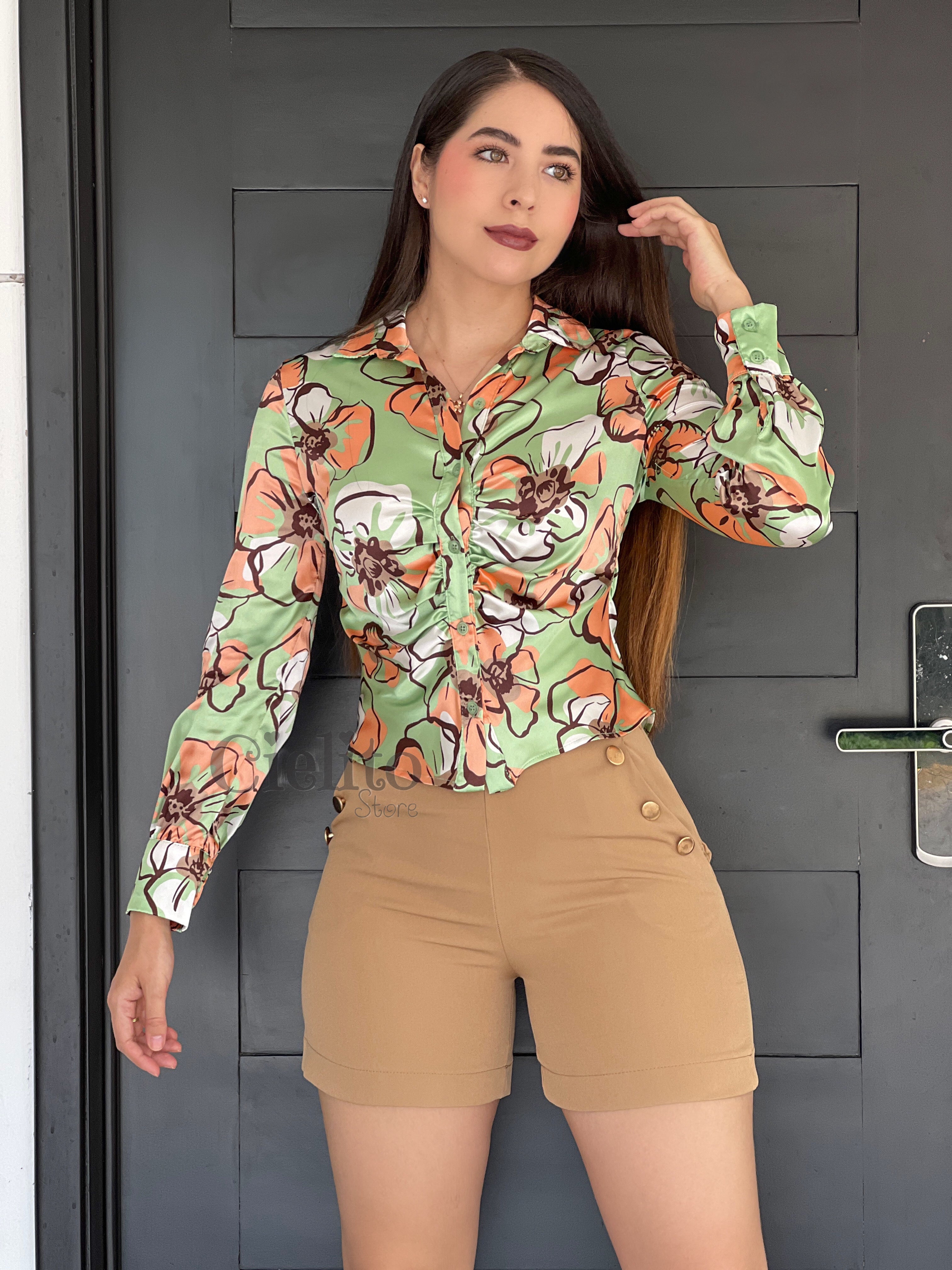 SHORT CAFÉ CON BOTÓN DORADO