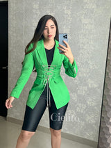 Blazer verde con tira de piedras