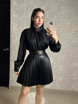 Blusa negra satinada