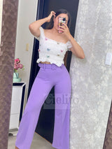 Pantalón morado con cinturón