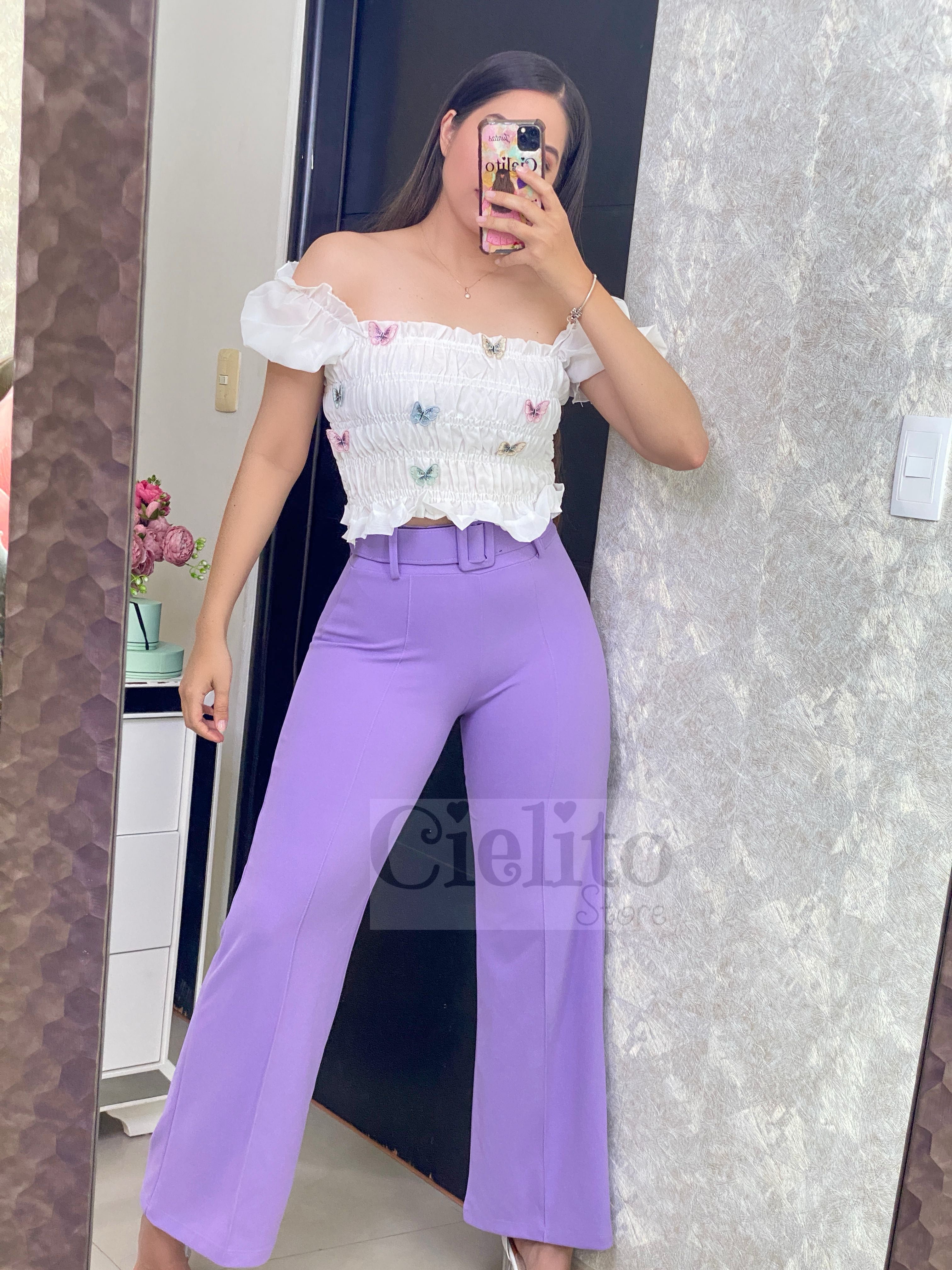 Pantalón morado con cinturón