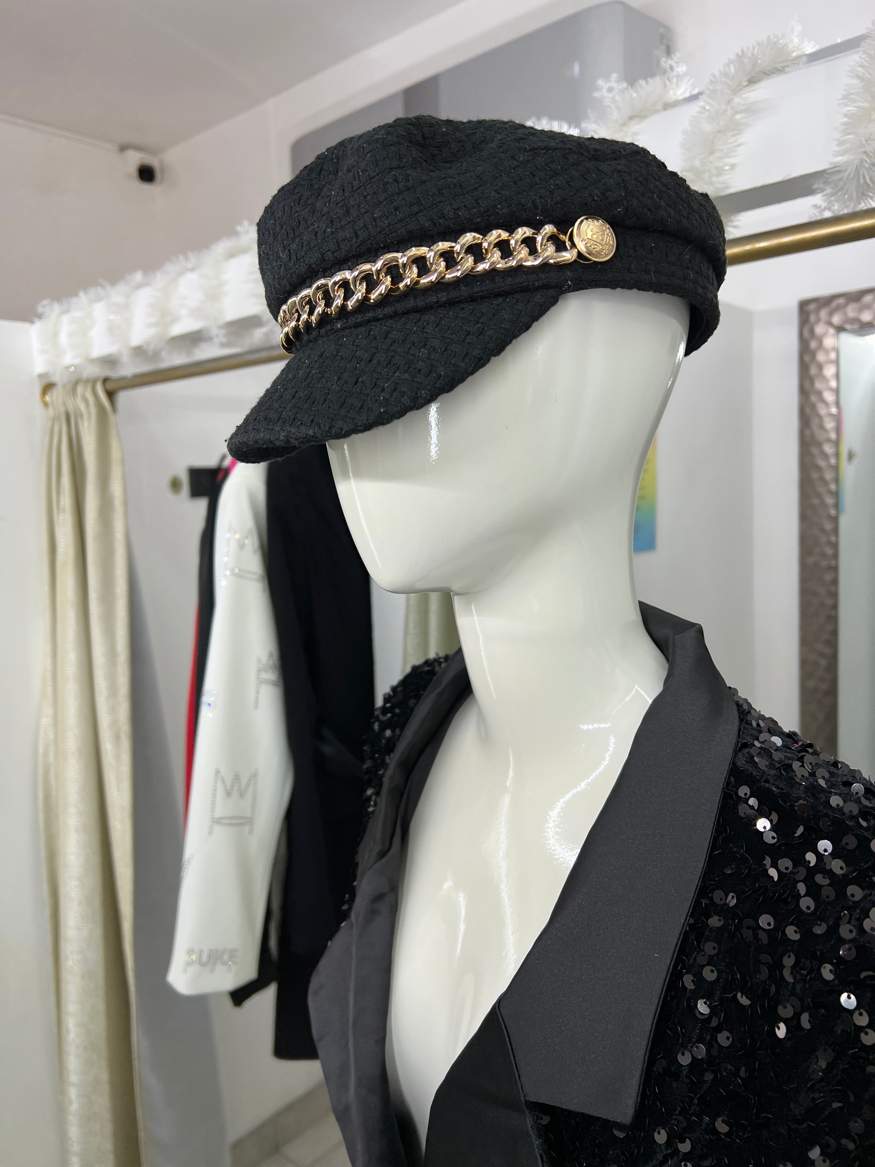 BOINA NEGRA CON CADENA