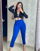 Blusa negra con escote