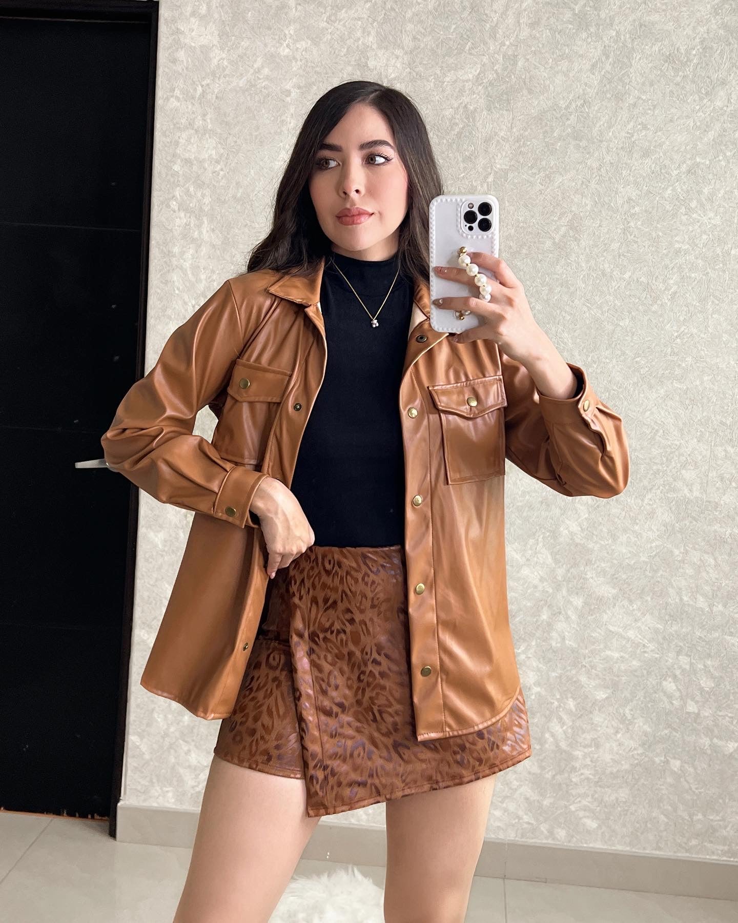 Camisa estilo chaqueta vinipiel café