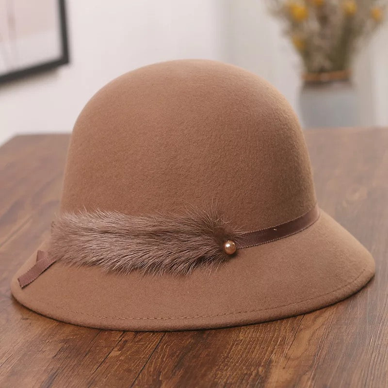 SOMBRERO CAQUI CON PELUCHITO