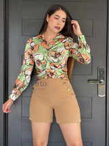 SHORT CAFÉ CON BOTÓN DORADO