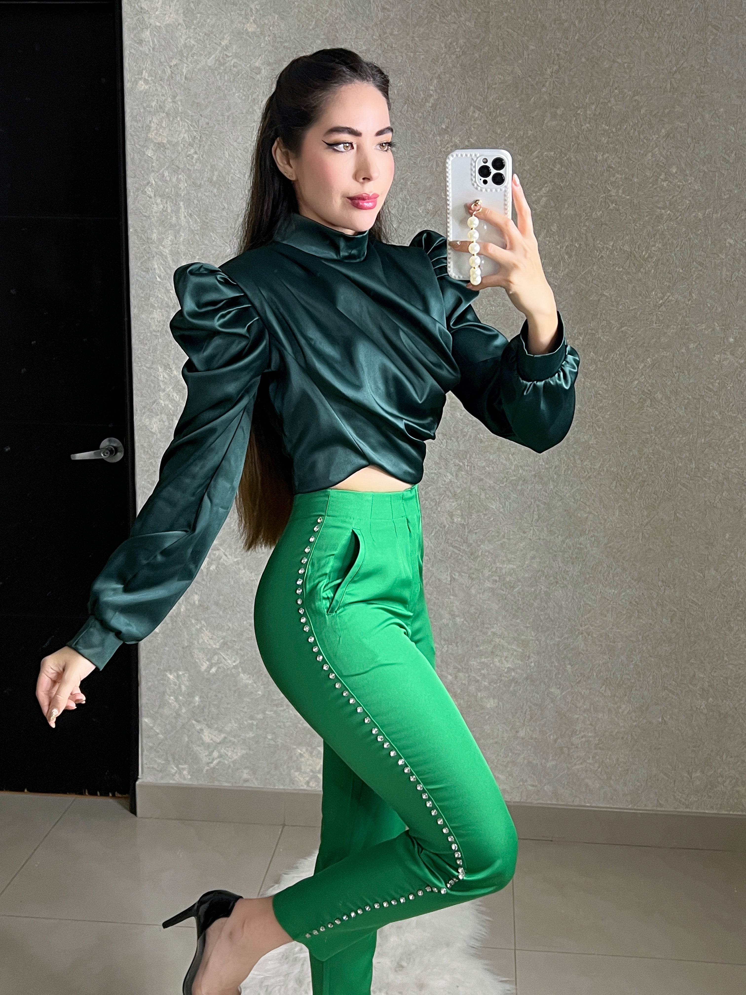 PANTALÓN VERDE CON PIEDRAS