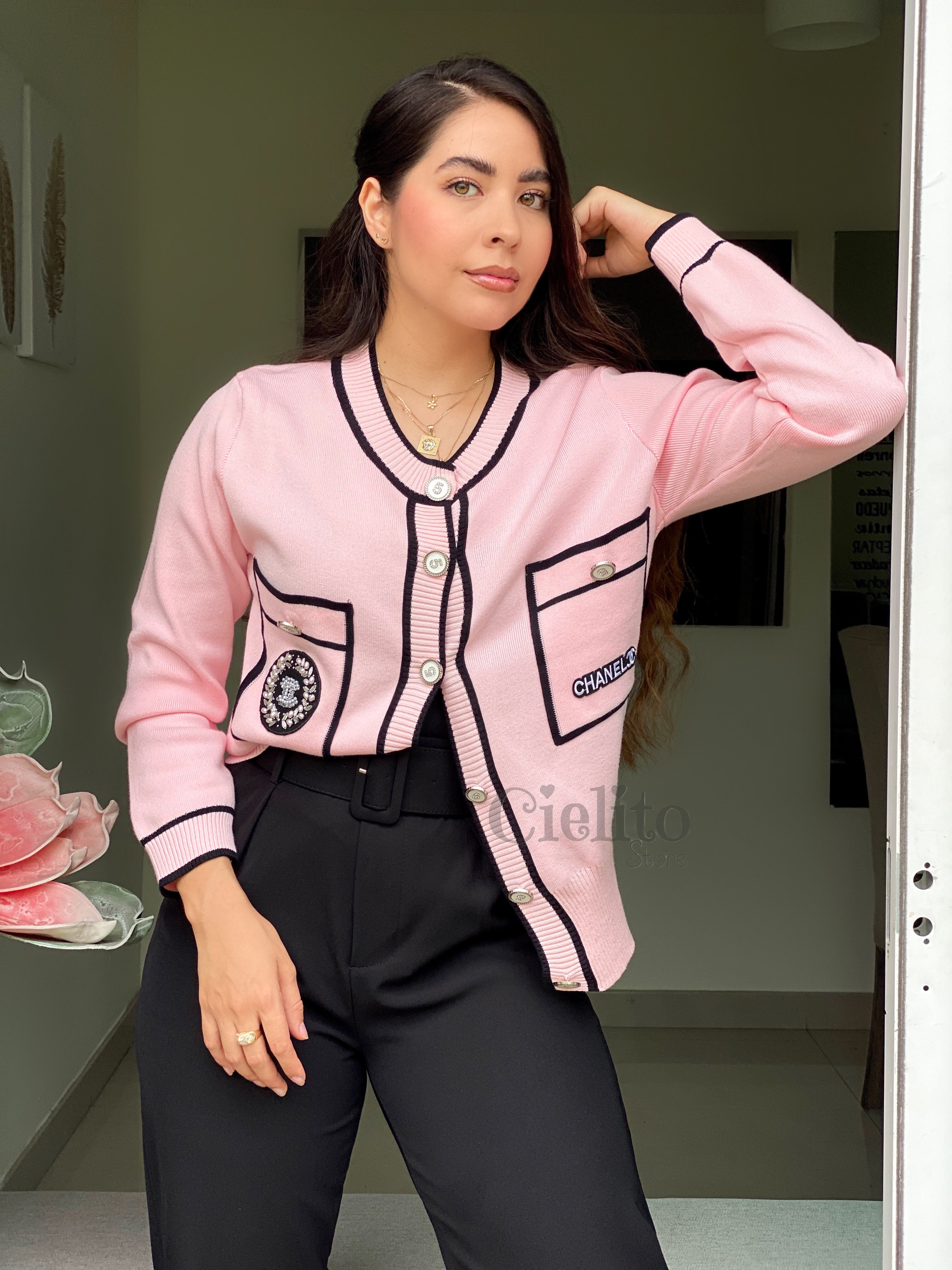 PANTALÓN NEGRO CON CINTO