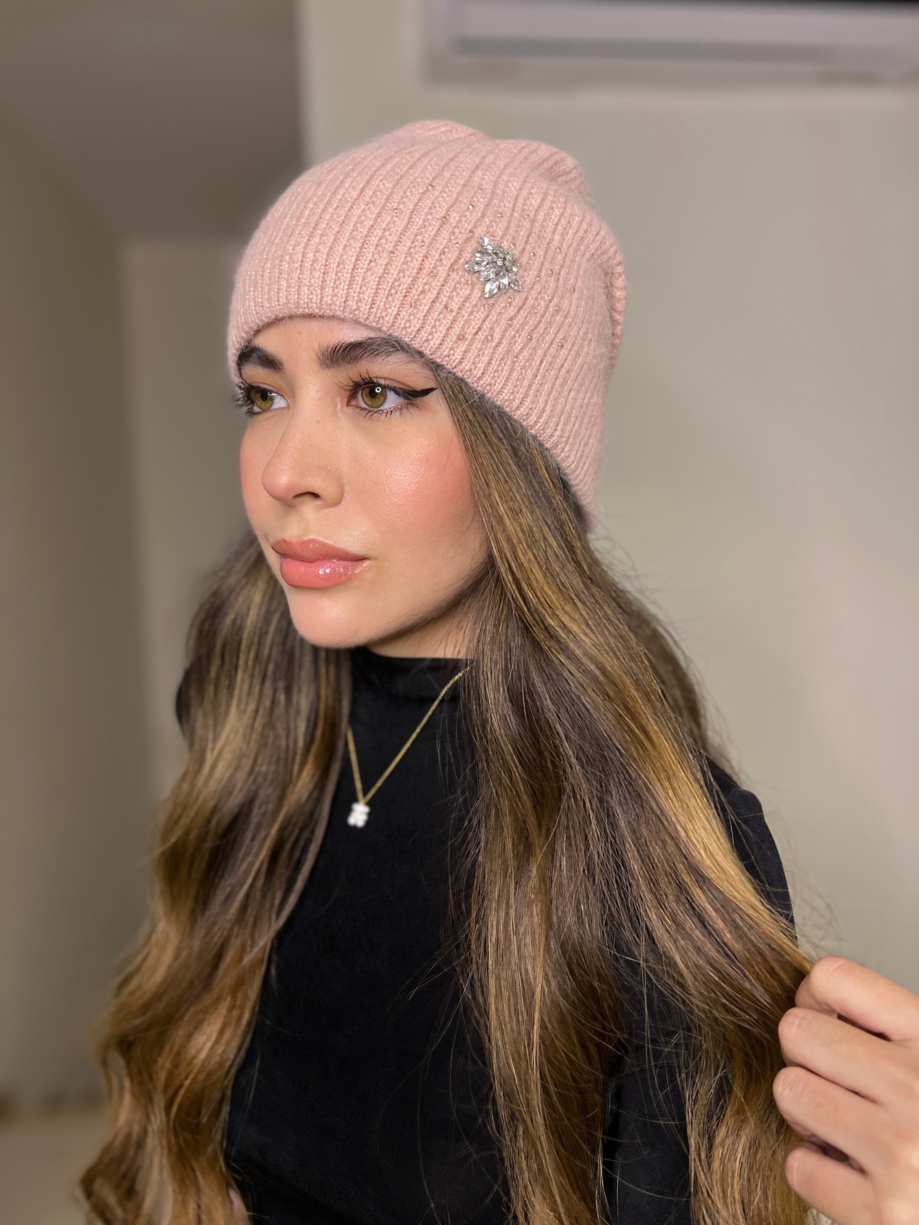 GORRITO ROSAPELUCHITO CON FLOR DE PIEDRITAS