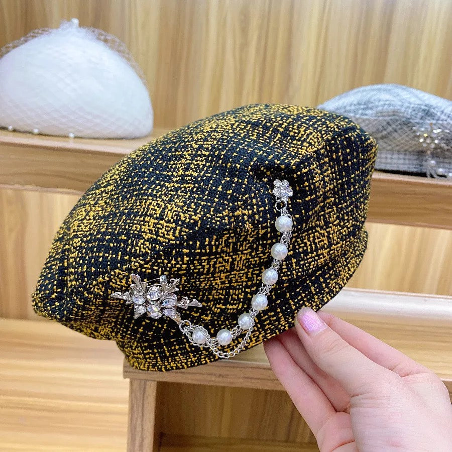 Boina negra con detalle cadenas y piedras