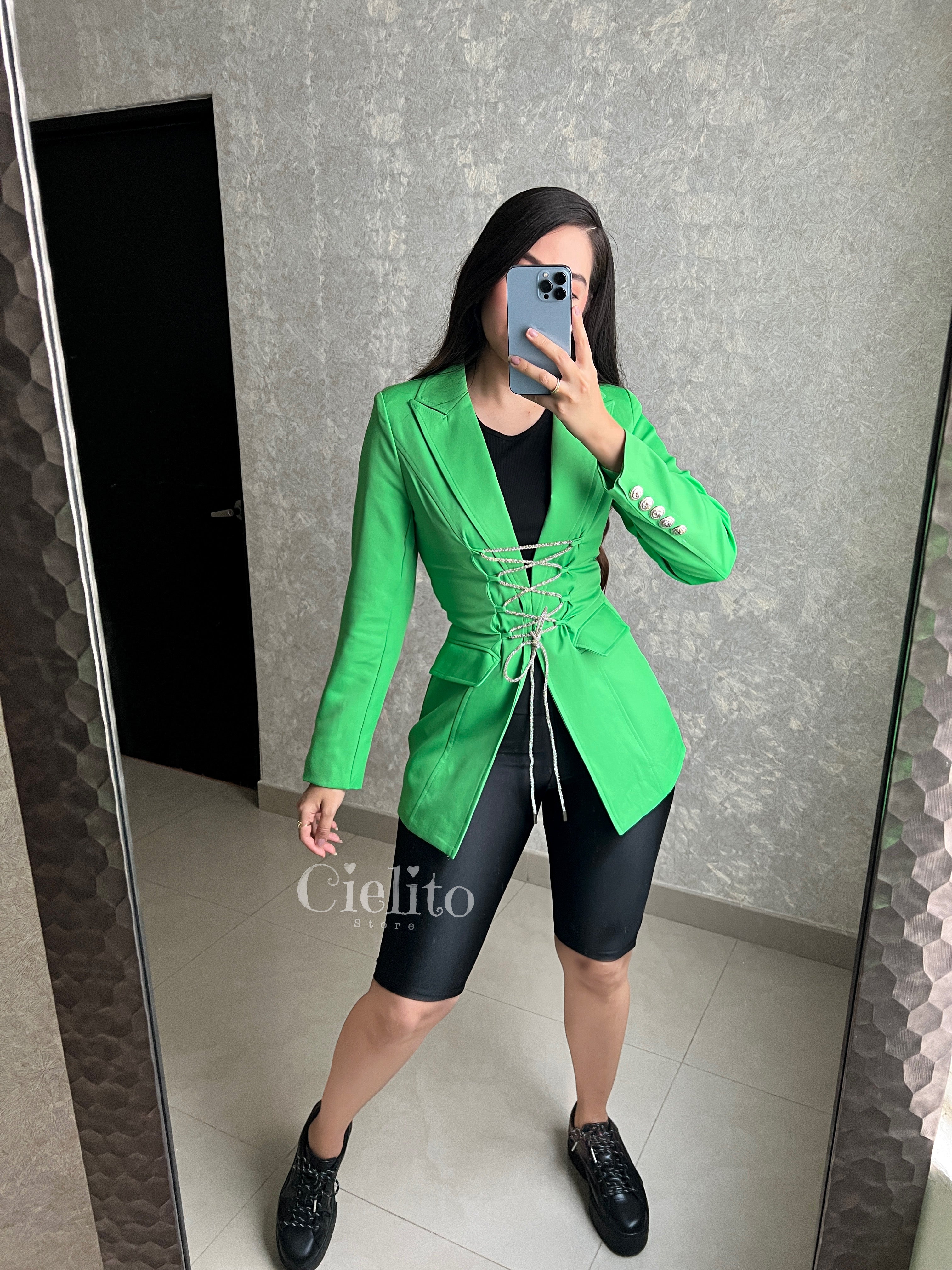 Blazer verde con tira de piedras