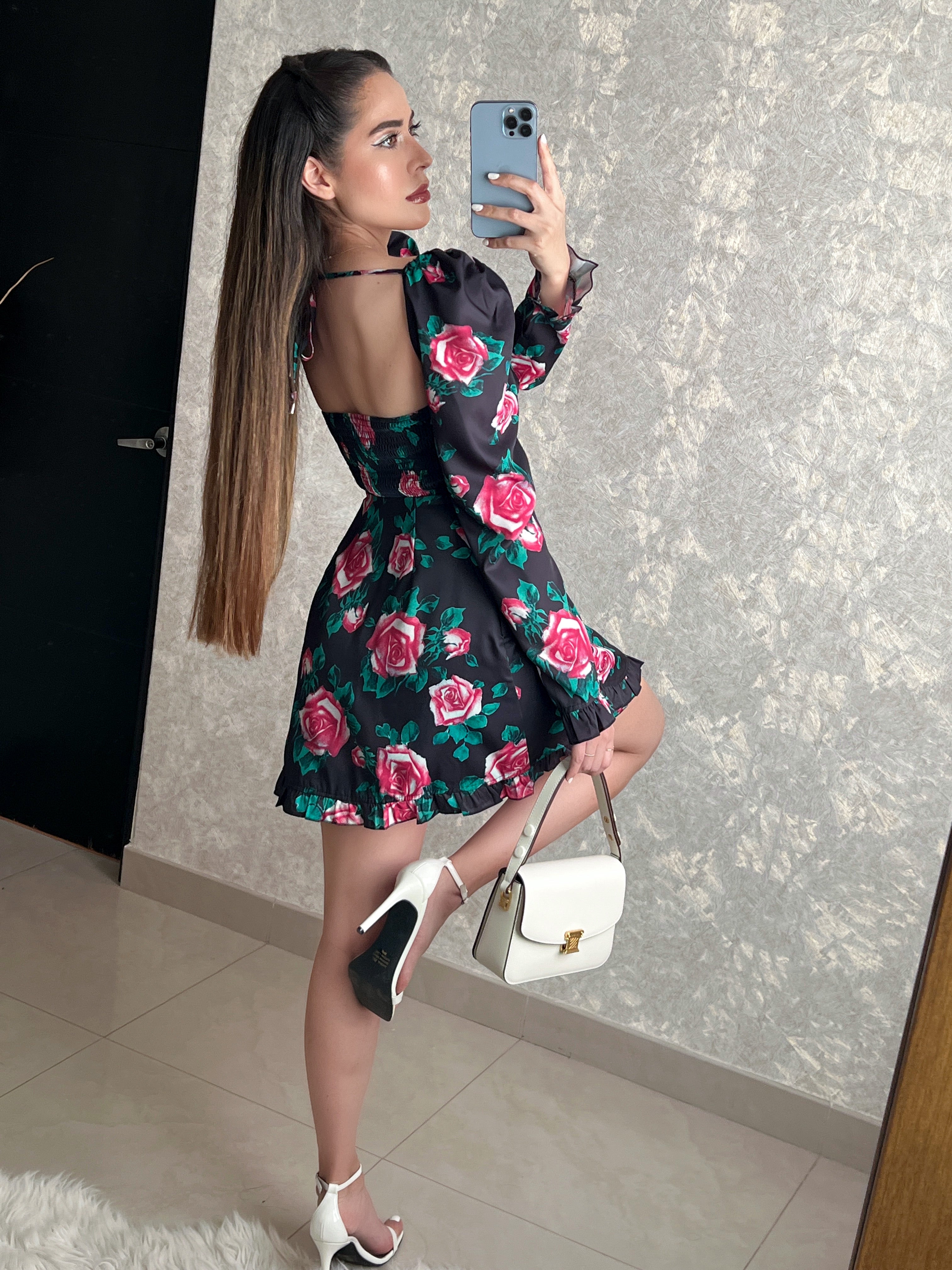 VESTIDO NEGRO CON FLORES ROJAS