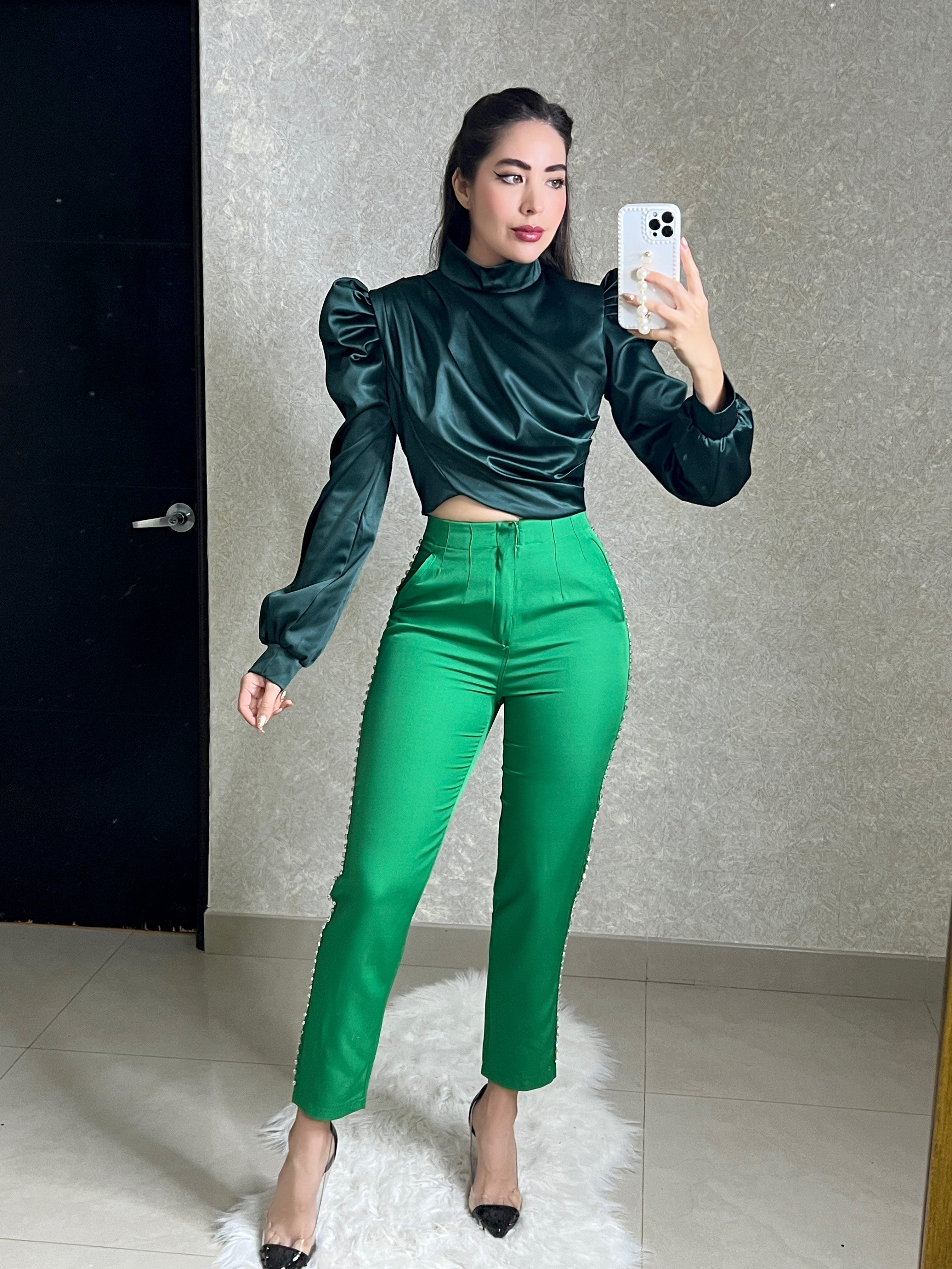 PANTALÓN VERDE CON PIEDRAS