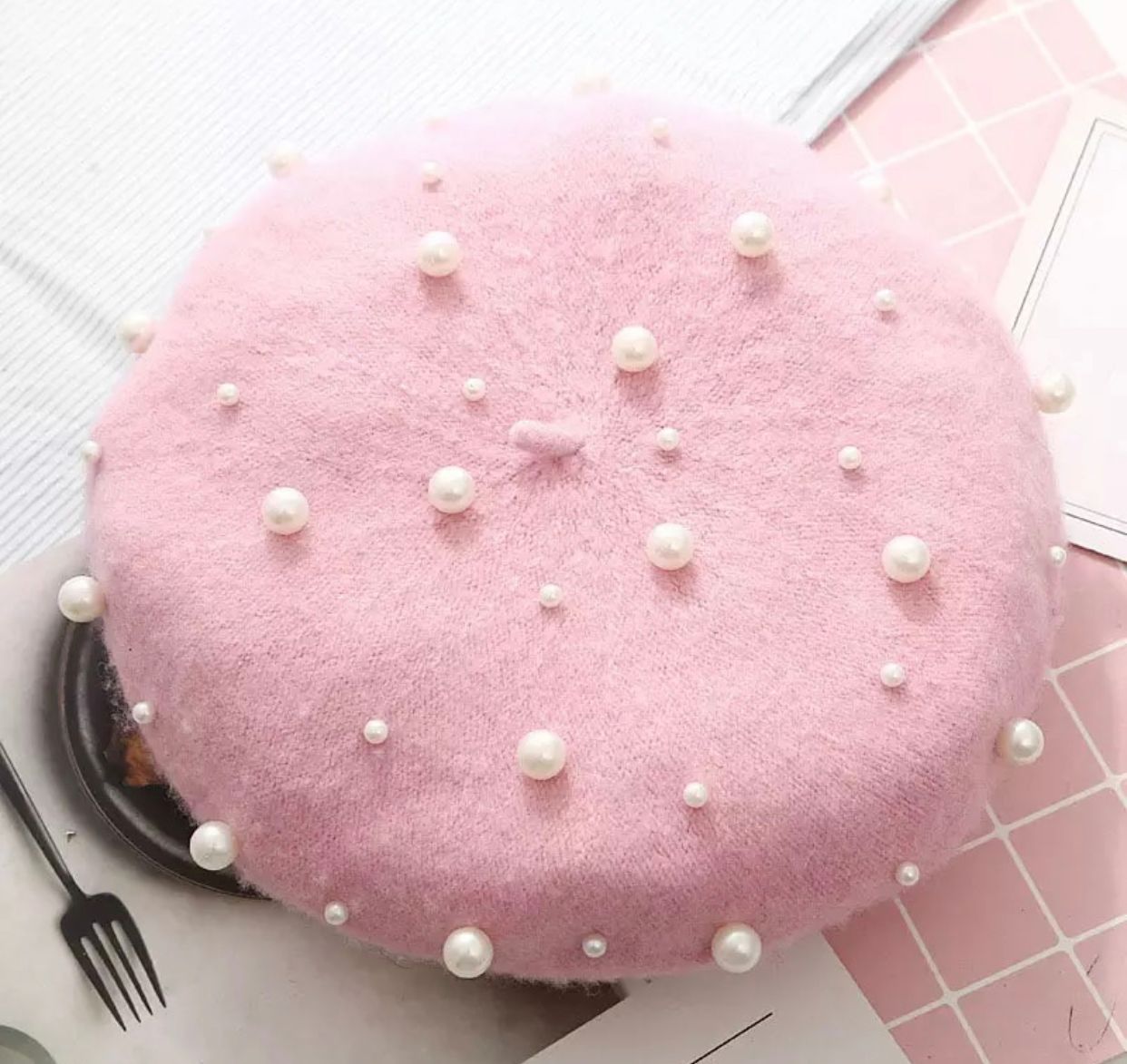 Boina rosa pastel con perlas