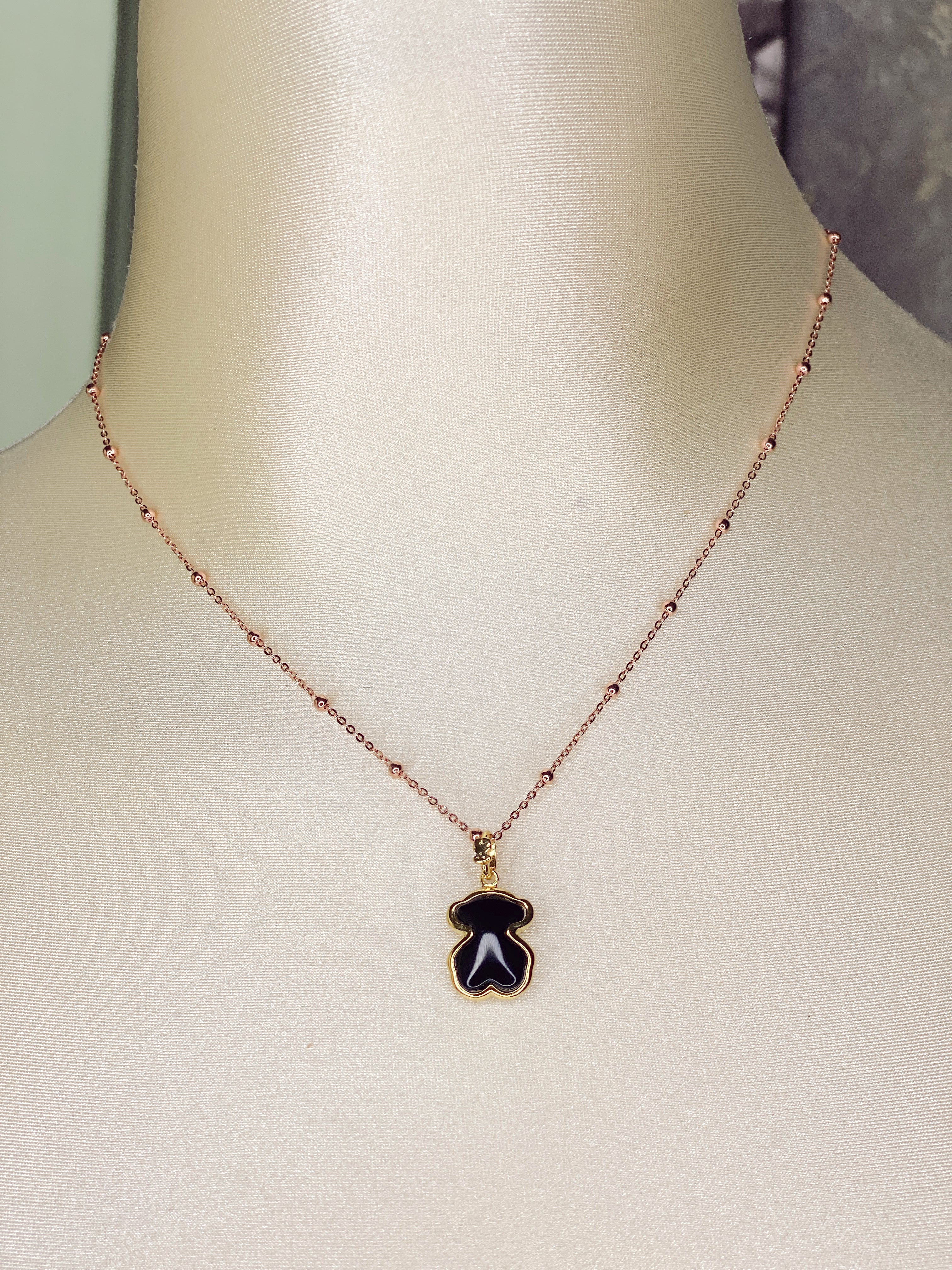 Dije de osito piedra negra