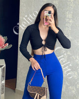 Blusa negra con escote