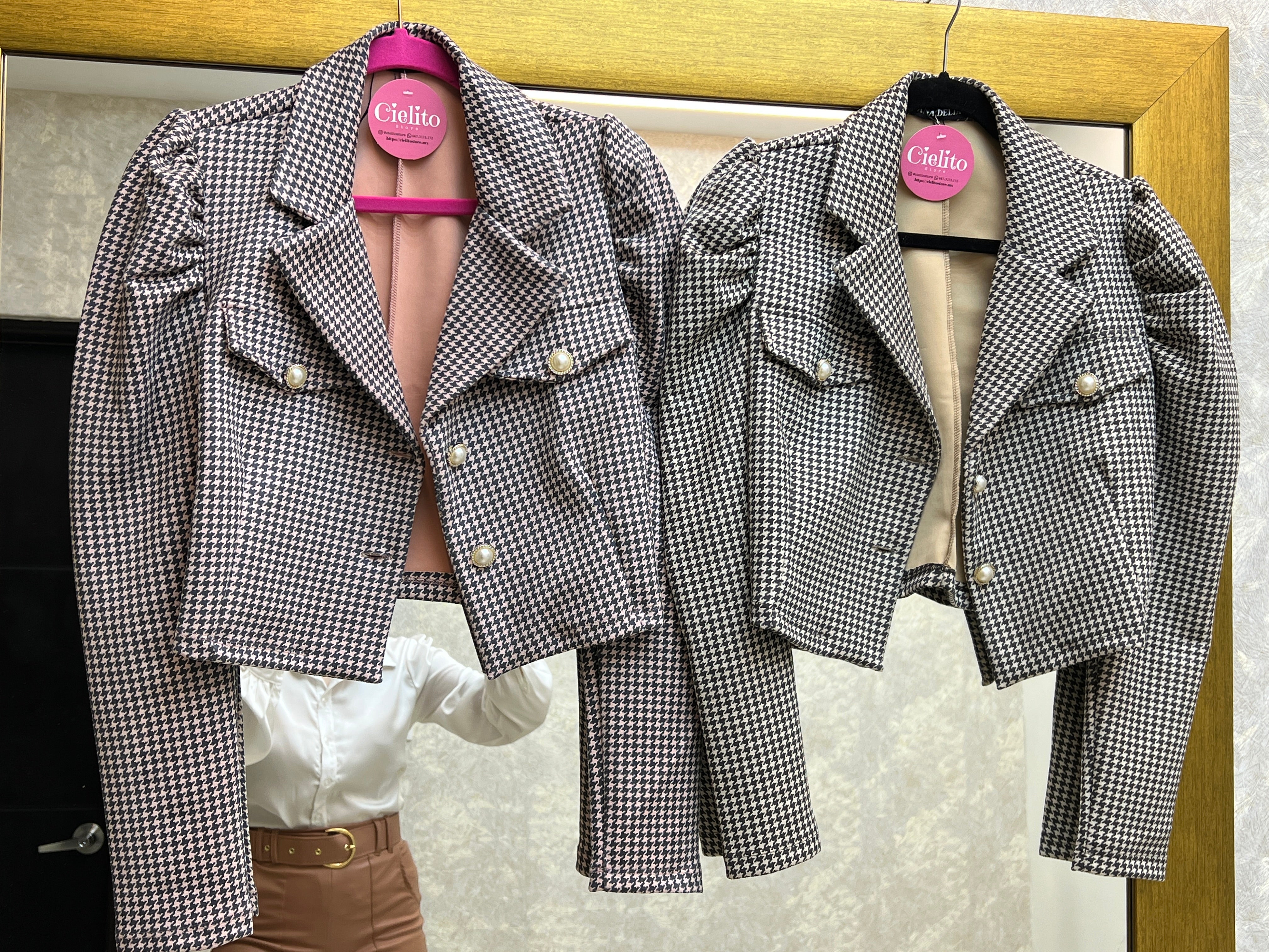 BLAZER ROSA CON CAFÉ