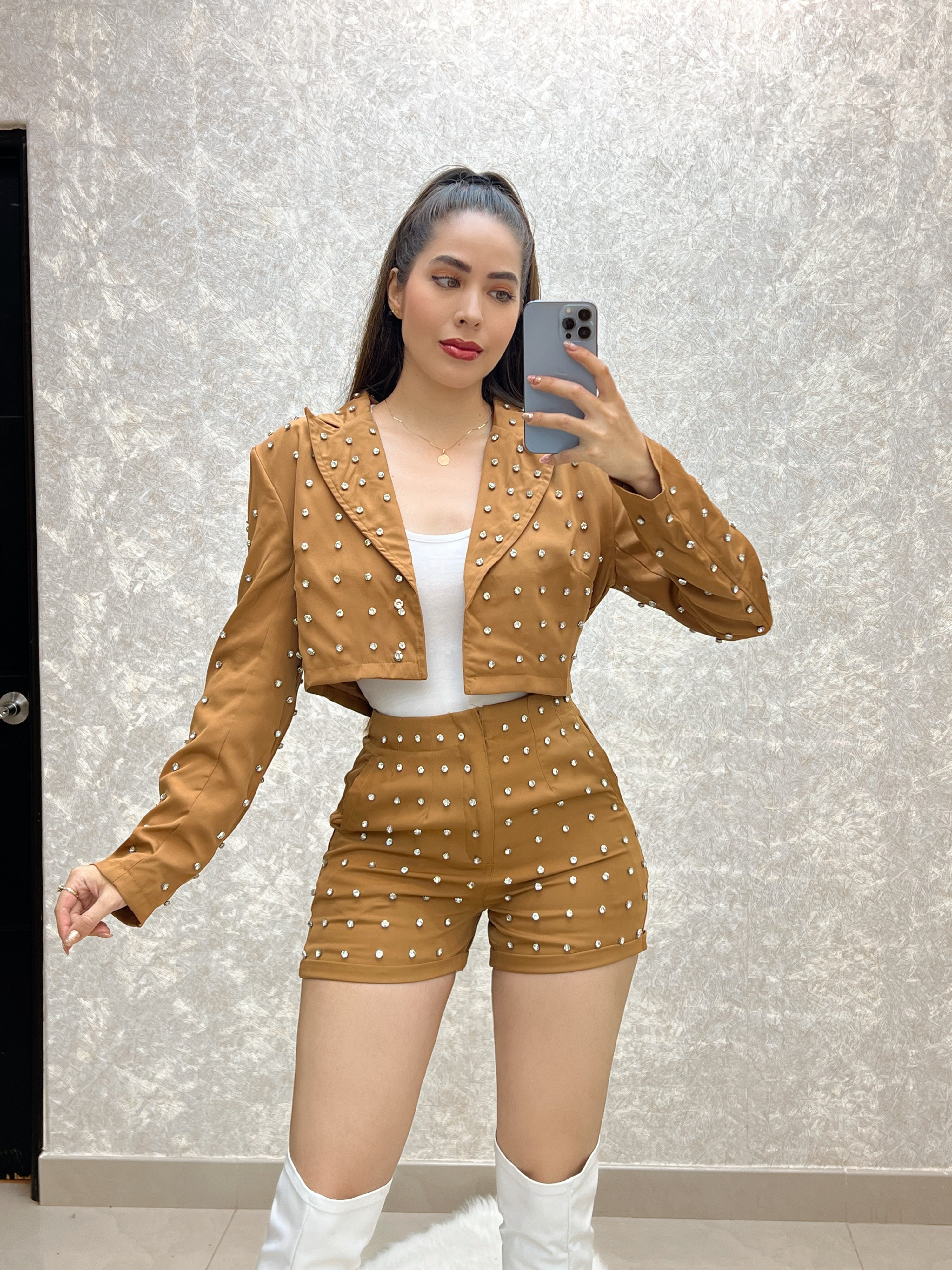 SHORT CAFÉ CON PIEDRAS