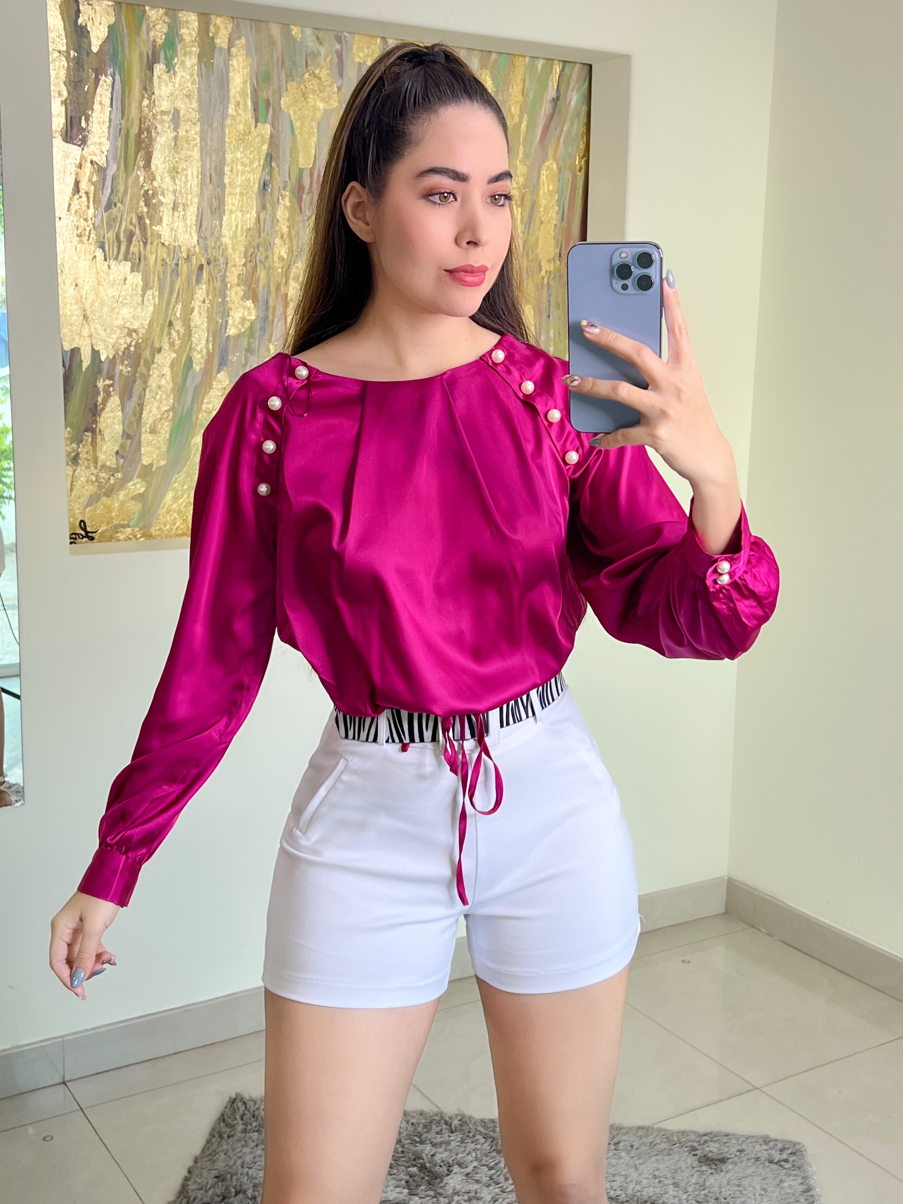 Blusa satinada con perlitas