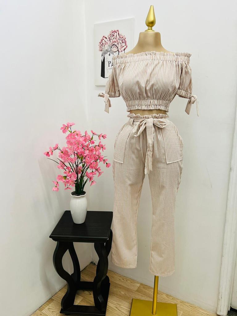 SET DE PANTALÓN Y BLUSA NUDE CON BLANCO